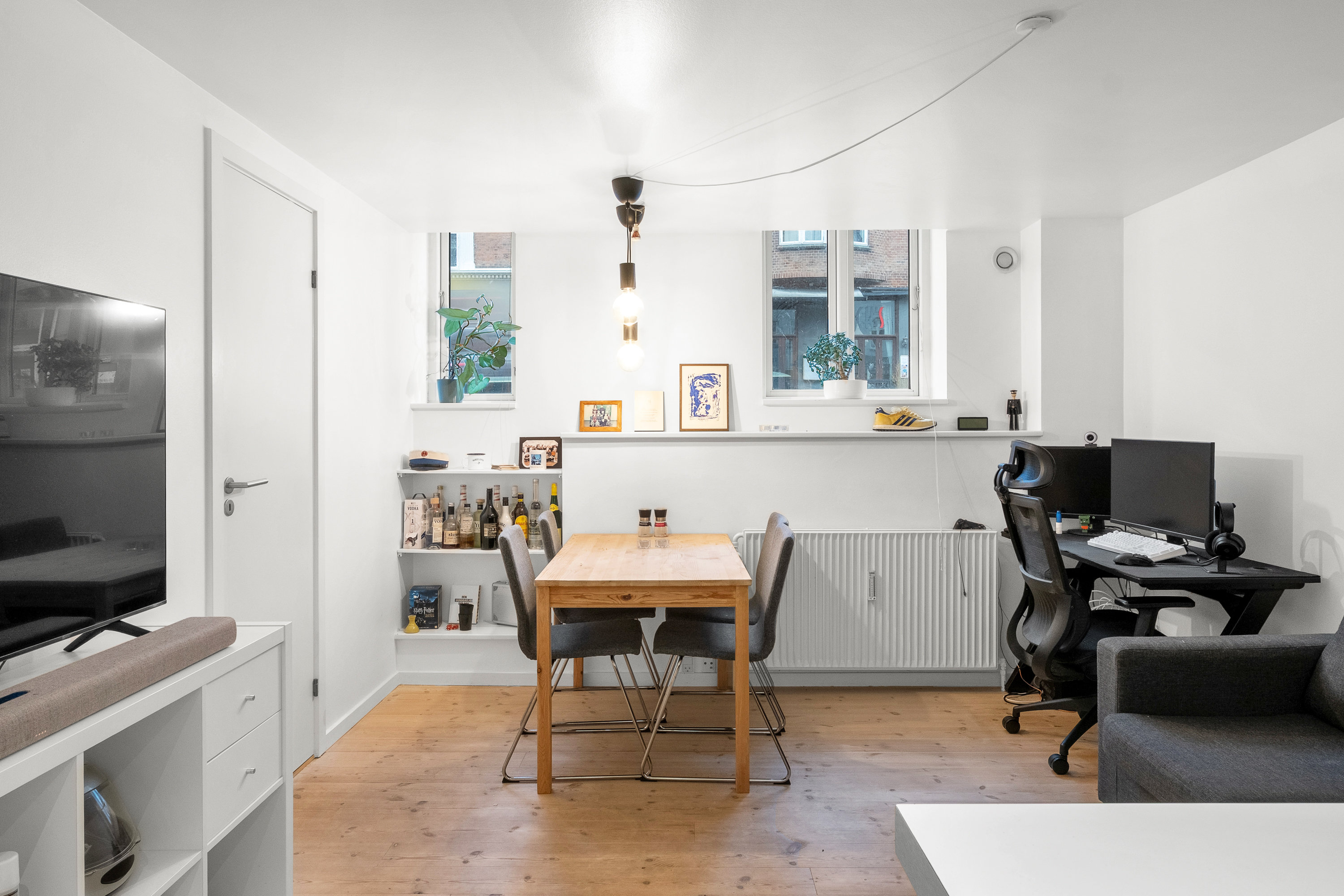 Miniaturebillede 2: stue. Billede af Frederiks Allé 83, kld.., 8000 Aarhus C