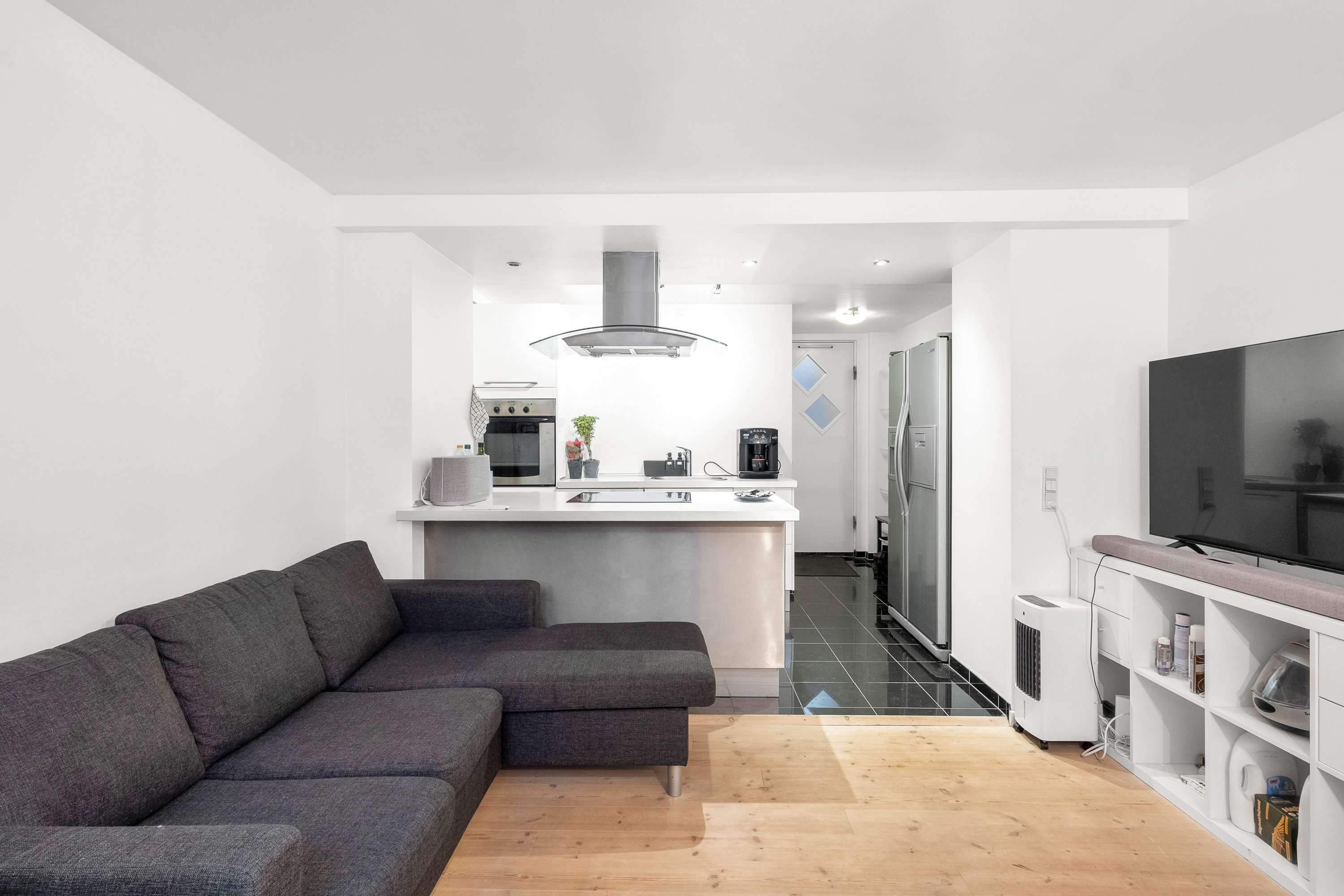 Fremhævet stue billede i fuldskærmstilstand. Billede af Frederiks Allé 83, kld.., 8000 Aarhus C