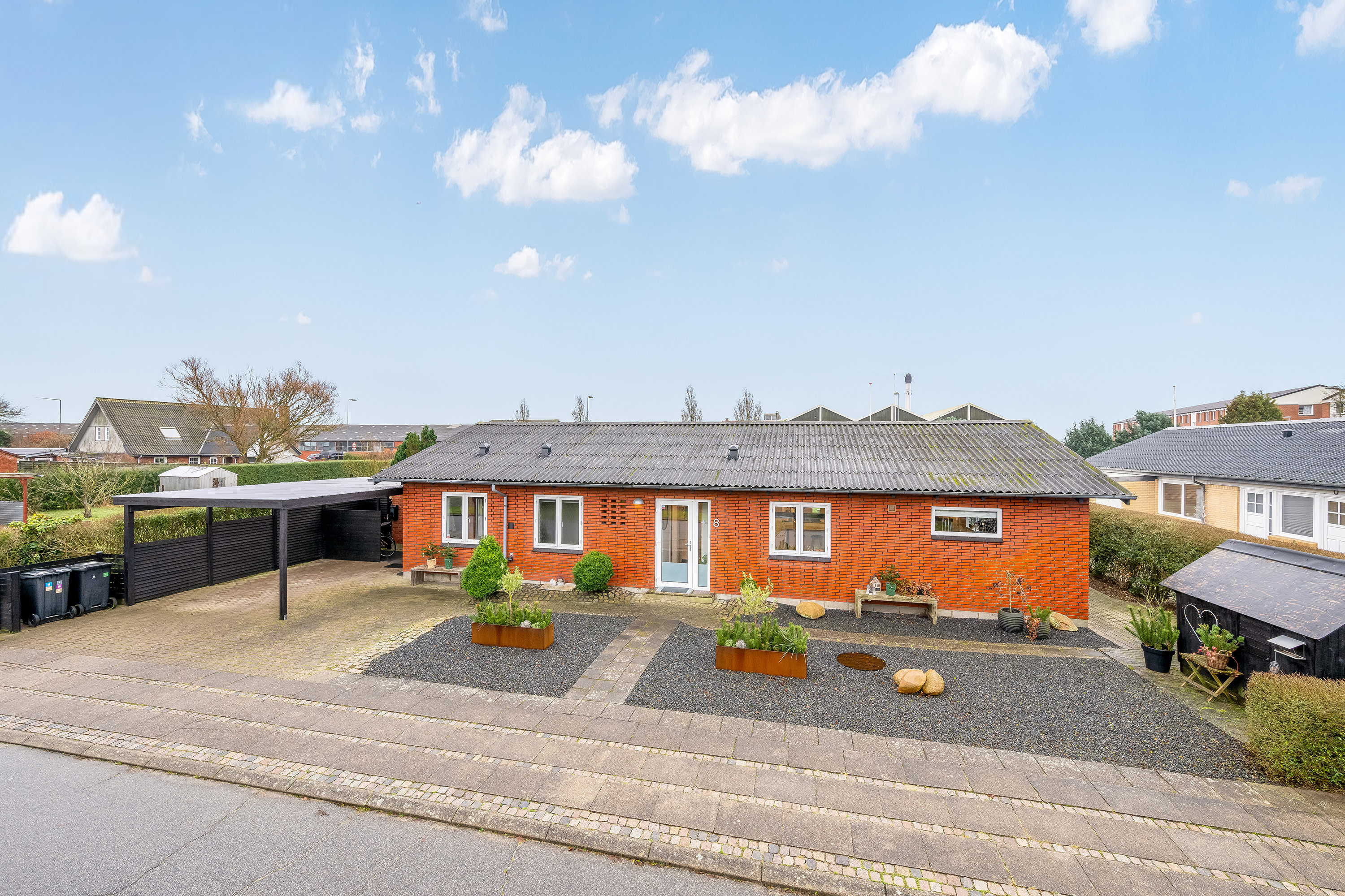 Fremhævet facade billede i fuldskærmstilstand. Billede af Violvej 8, 6900 Skjern