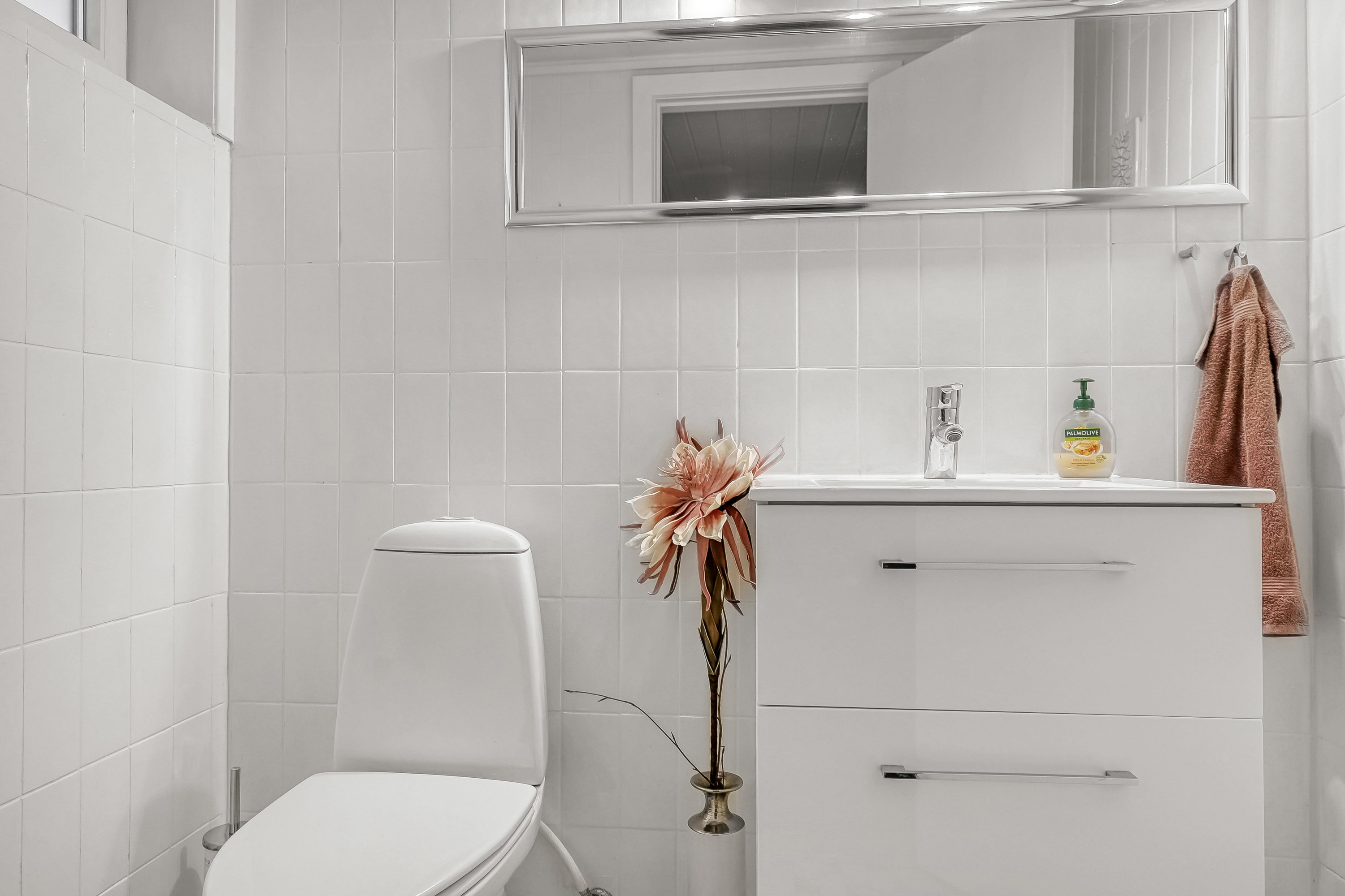 Fremhævet toilet billede i fuldskærmstilstand. Billede af Vestparken 23, 6840 Oksbøl