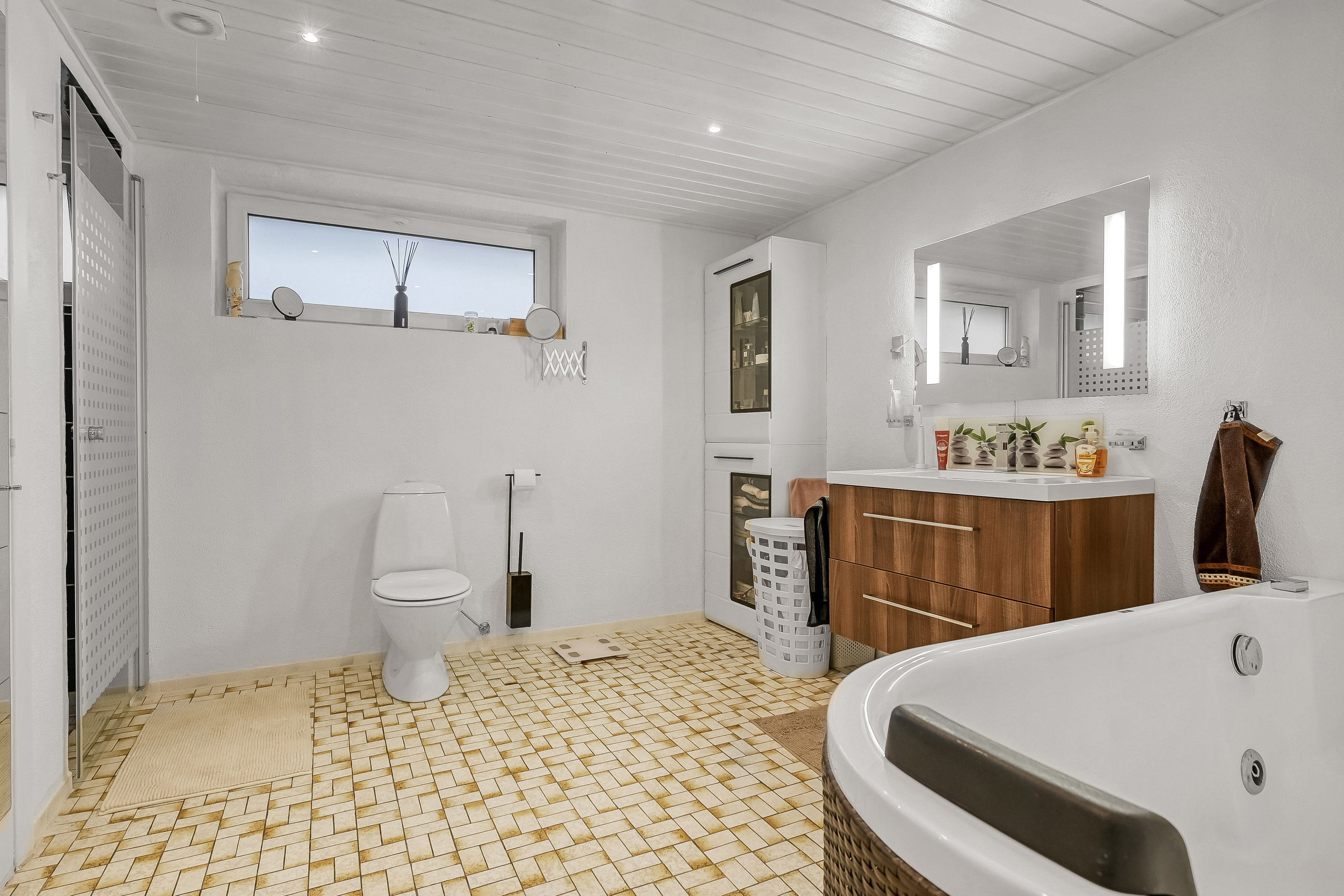 Fremhævet badeværelse billede i fuldskærmstilstand. Billede af Vestparken 23, 6840 Oksbøl