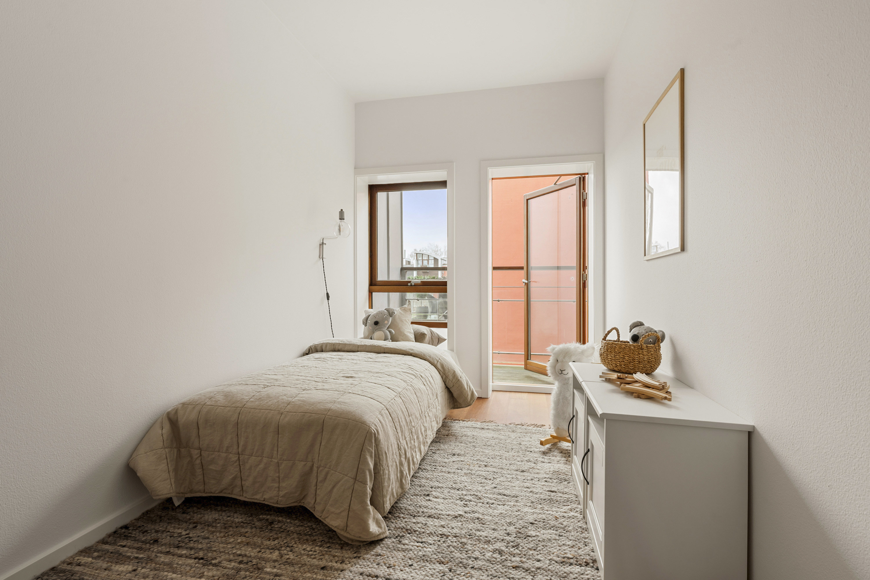 Fremhævet soveværelse billede i fuldskærmstilstand. Billede af Pilehøj 8B, 1. th., 3460 Birkerød