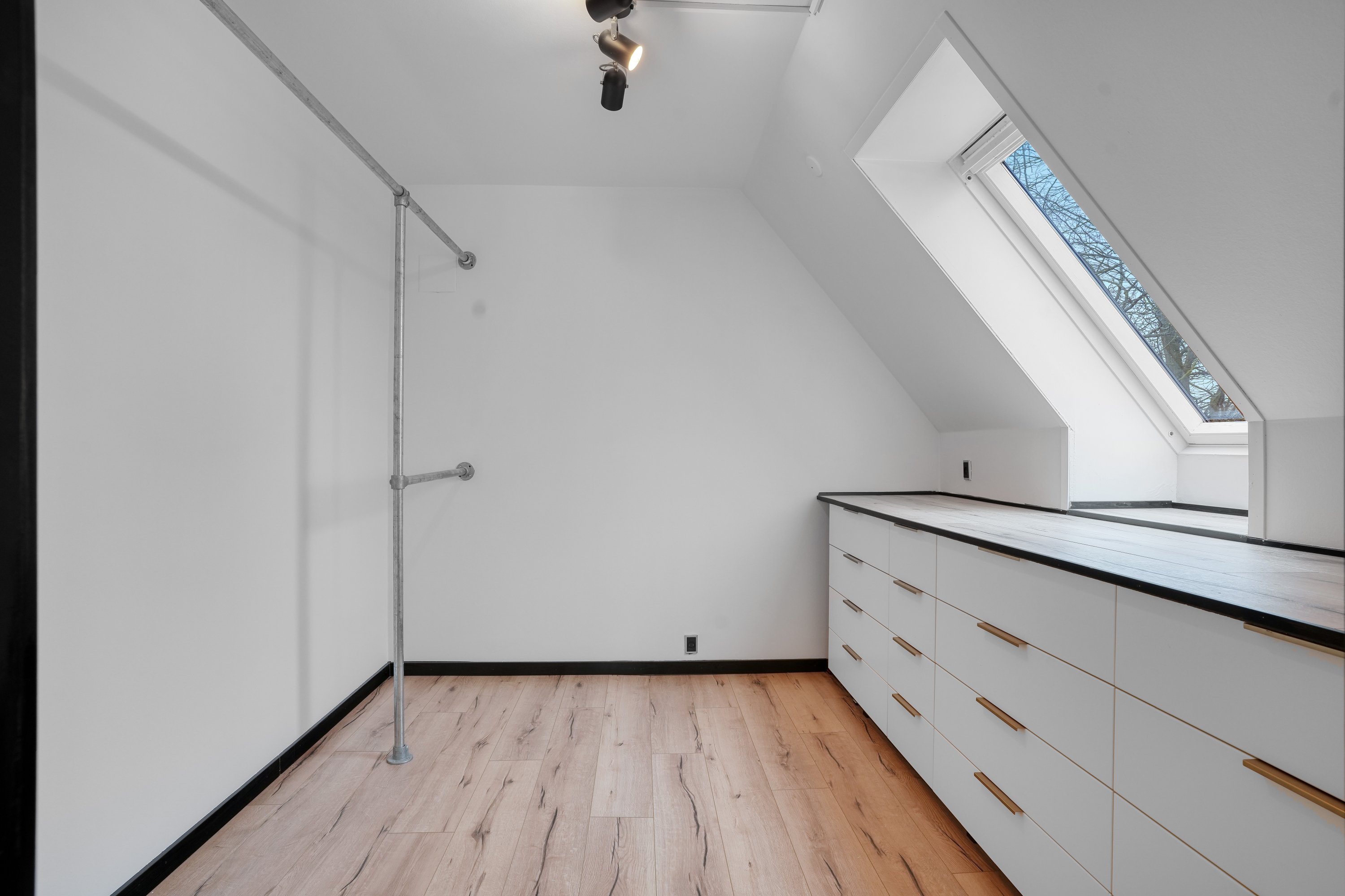 Fremhævet walkin closet billede i fuldskærmstilstand. Billede af Hovedgaden 18, 1., 4622 Havdrup