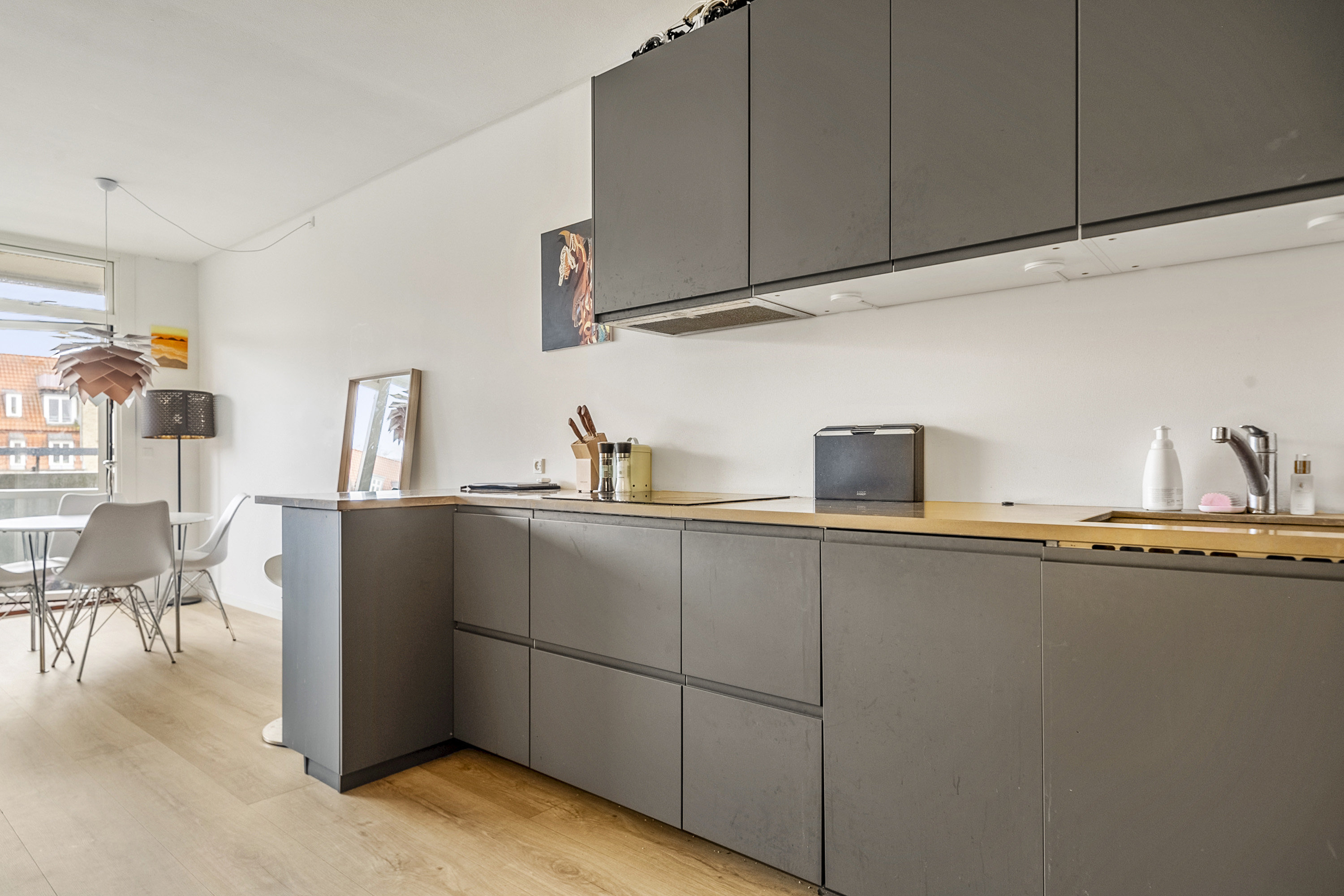 Fremhævet køkken billede i fuldskærmstilstand. Billede af Edouard Suensons Gade 4, 4. b., Trøjborg, 8200 Aarhus N