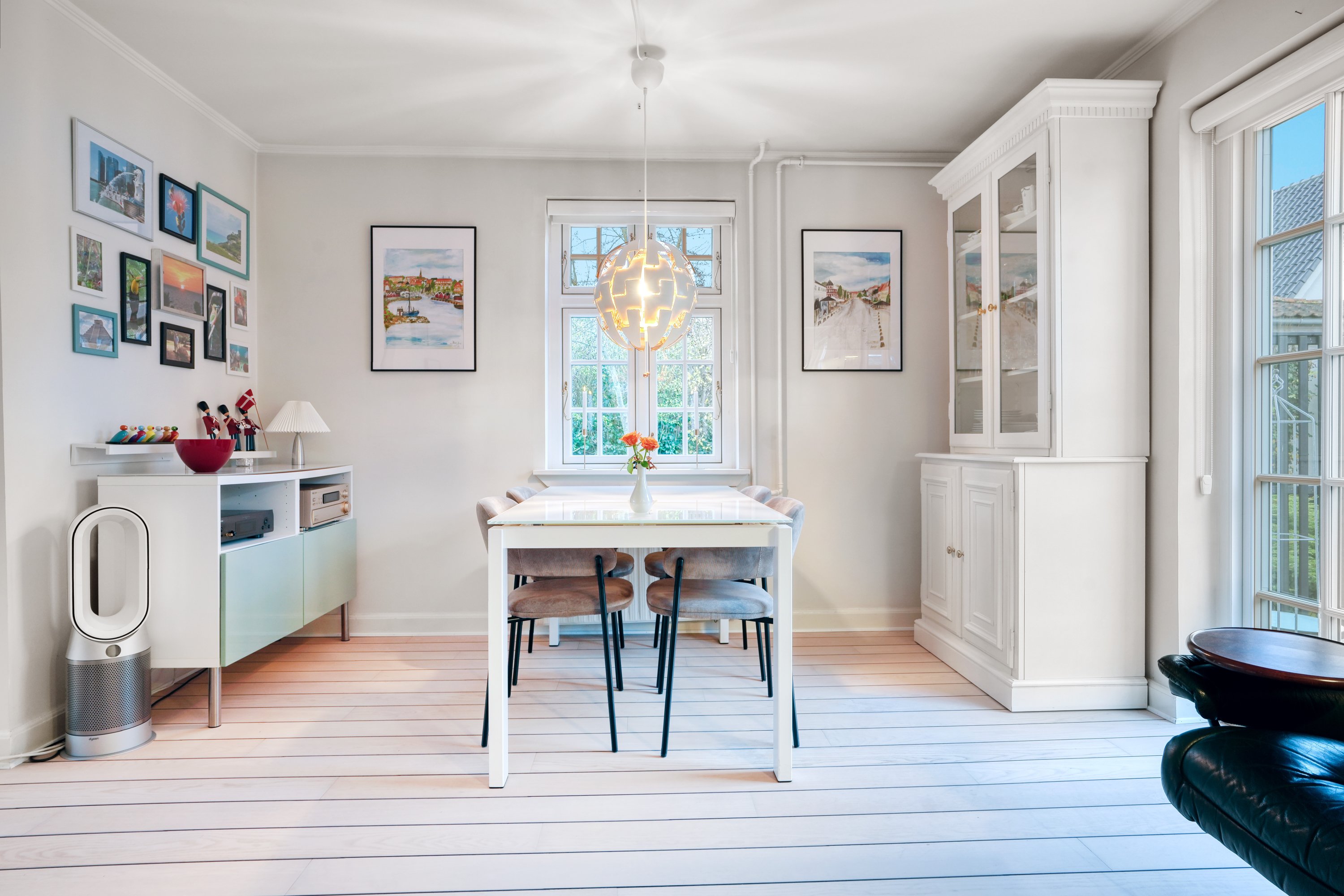 Fremhævet spisestue billede i fuldskærmstilstand. Billede af Ternevej 1, 4300 Holbæk