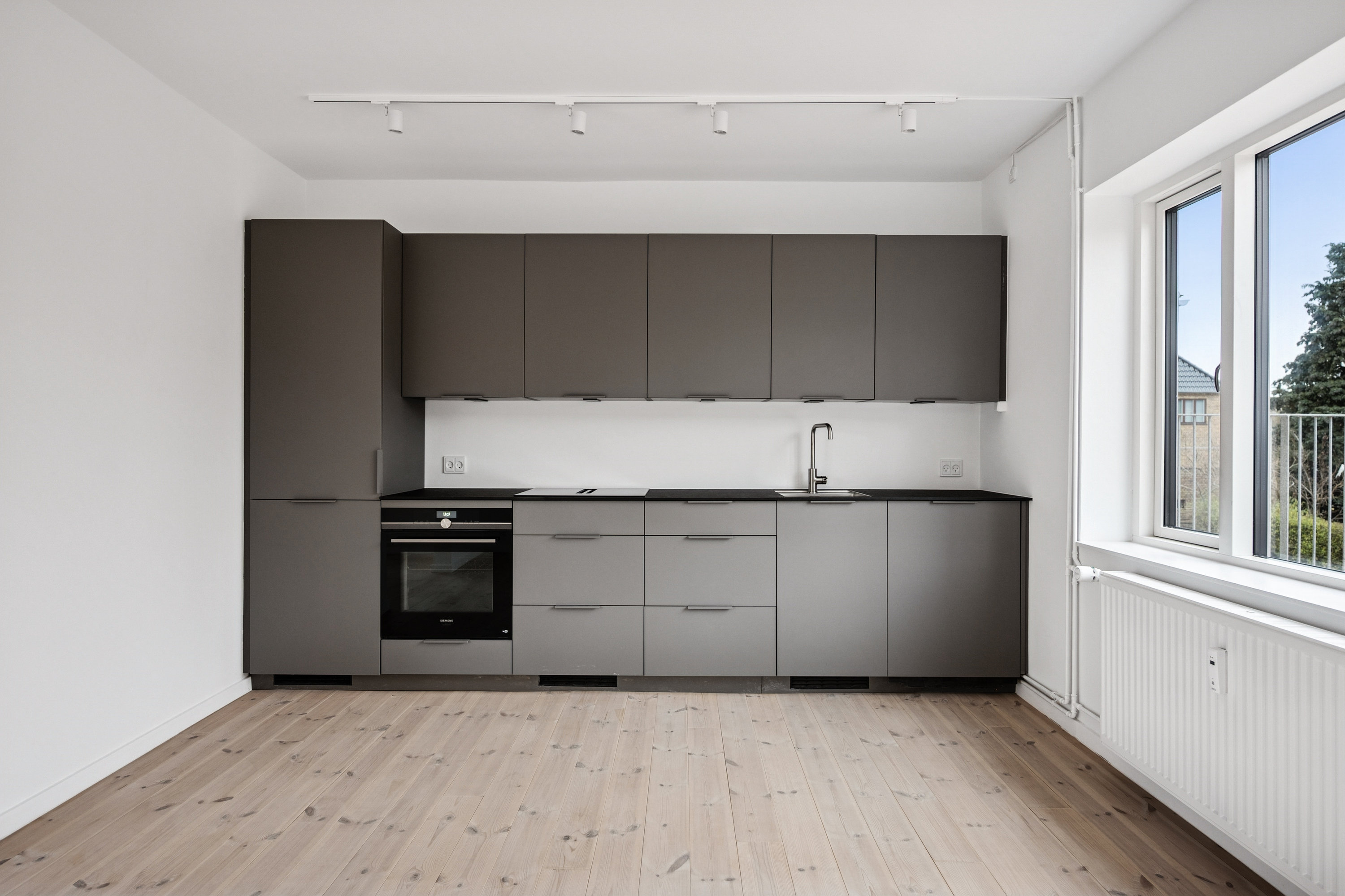 Fremhævet køkken billede i fuldskærmstilstand. Billede af Emdrupvej 155, 1. tv., 2400 København NV