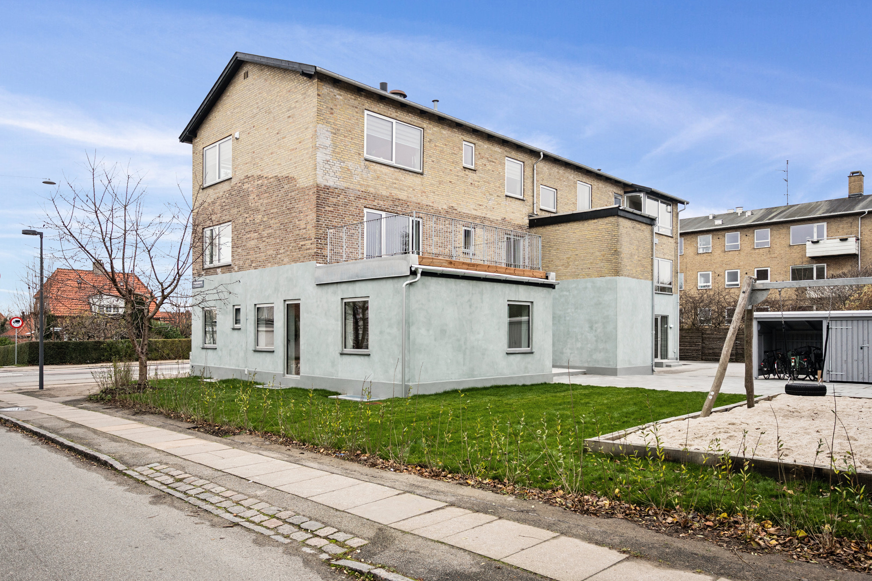 Fremhævet andet billede i fuldskærmstilstand. Billede af Emdrupvej 155, 1. tv., 2400 København NV