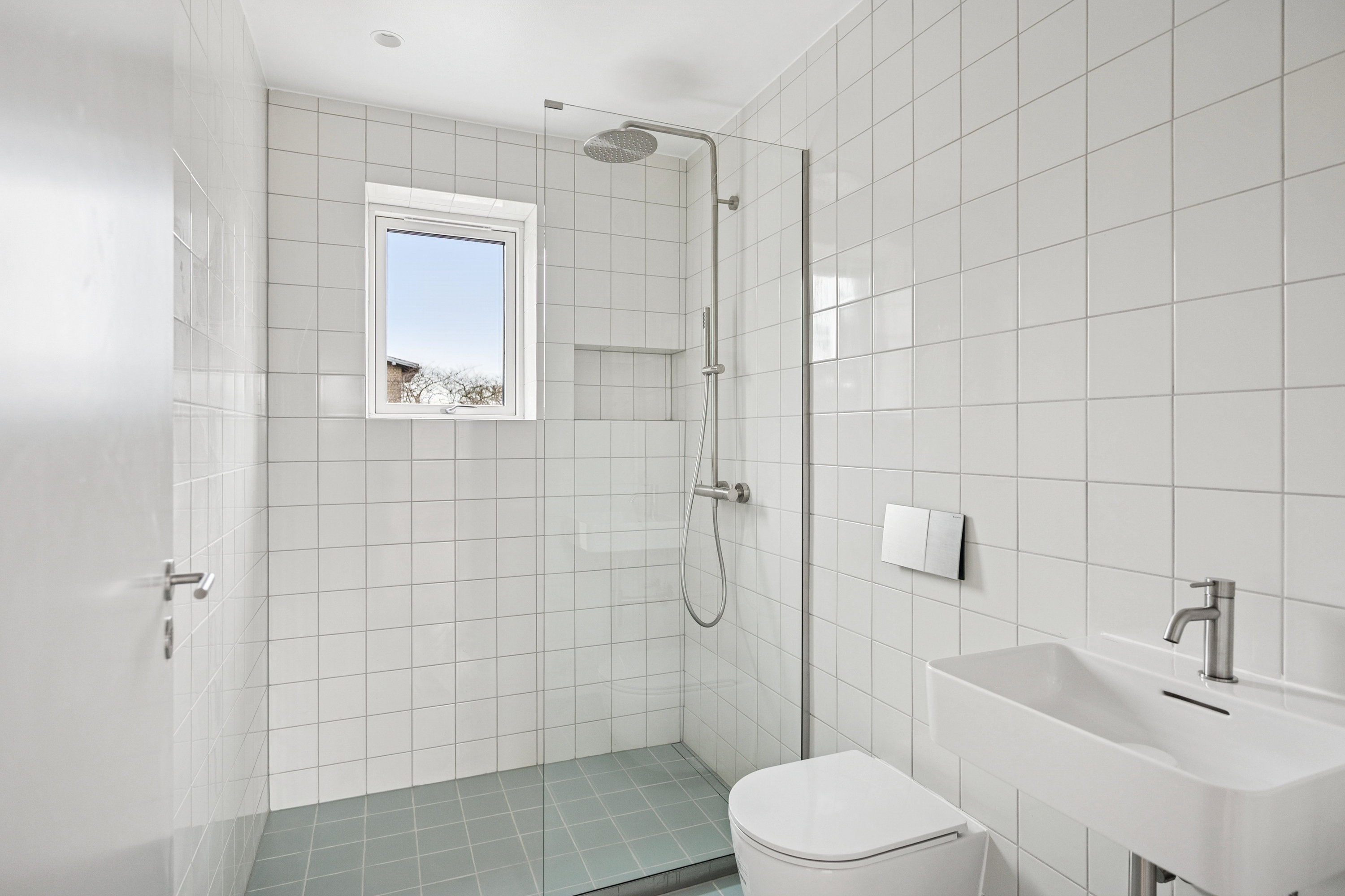 Fremhævet badeværelse billede i fuldskærmstilstand. Billede af Emdrupvej 155, 1. tv., 2400 København NV