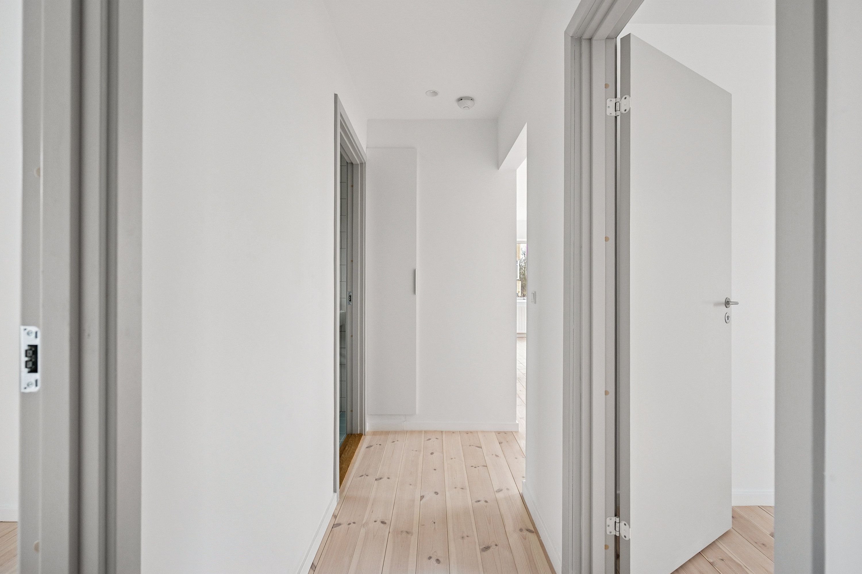 Fremhævet gang billede i fuldskærmstilstand. Billede af Emdrupvej 155, 1. tv., 2400 København NV