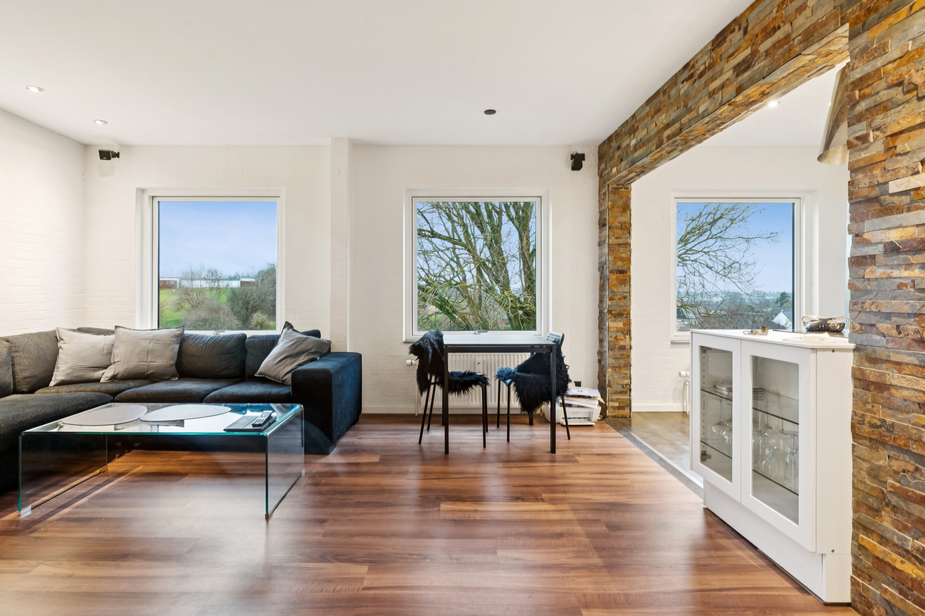 Fremhævet stue billede i fuldskærmstilstand. Billede af Årestrupsvej 26, 2. mf., Vejgaard, 9000 Aalborg