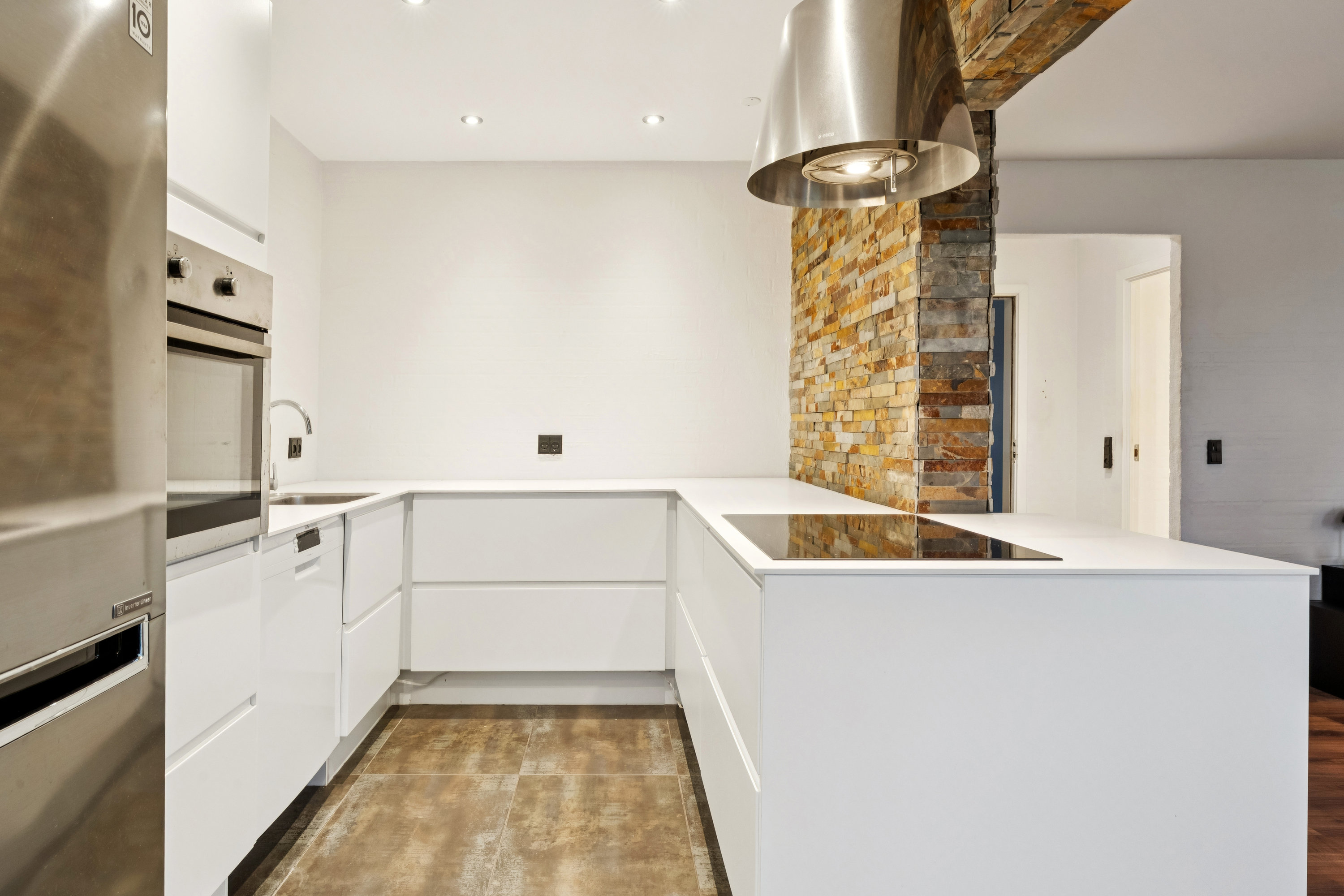 Fremhævet køkken billede i fuldskærmstilstand. Billede af Årestrupsvej 26, 2. mf., Vejgaard, 9000 Aalborg