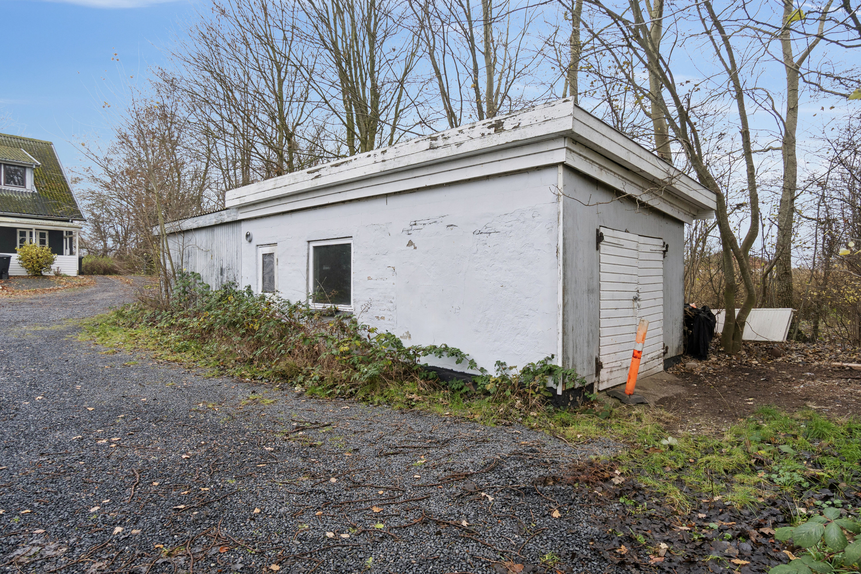 Fremhævet set fra vejen billede i fuldskærmstilstand. Billede af Kalundborgvej 96, 1. tv., Jernbjerg, 4200 Slagelse