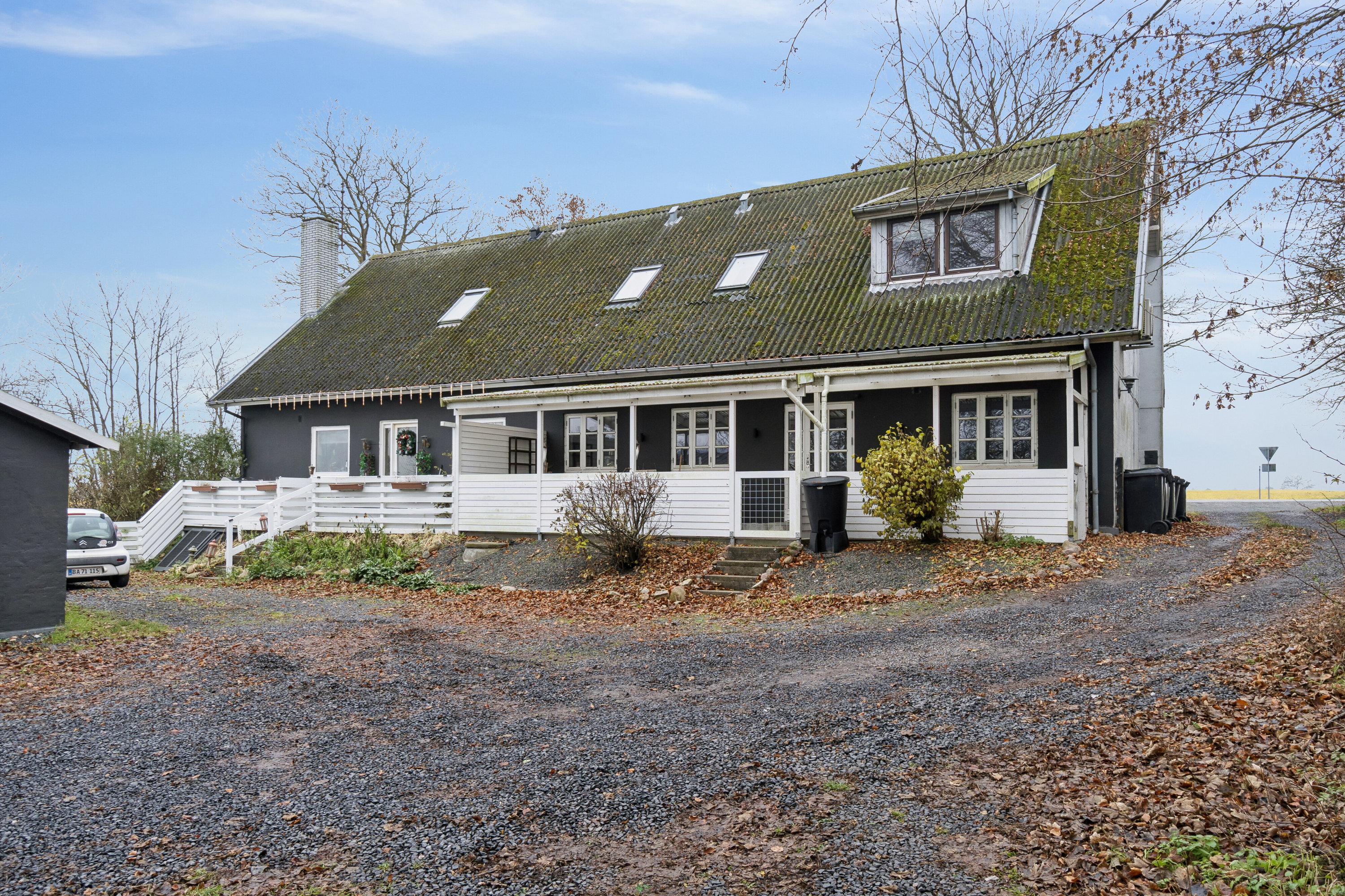 Fremhævet set fra vejen billede i fuldskærmstilstand. Billede af Kalundborgvej 96, 1. tv., Jernbjerg, 4200 Slagelse