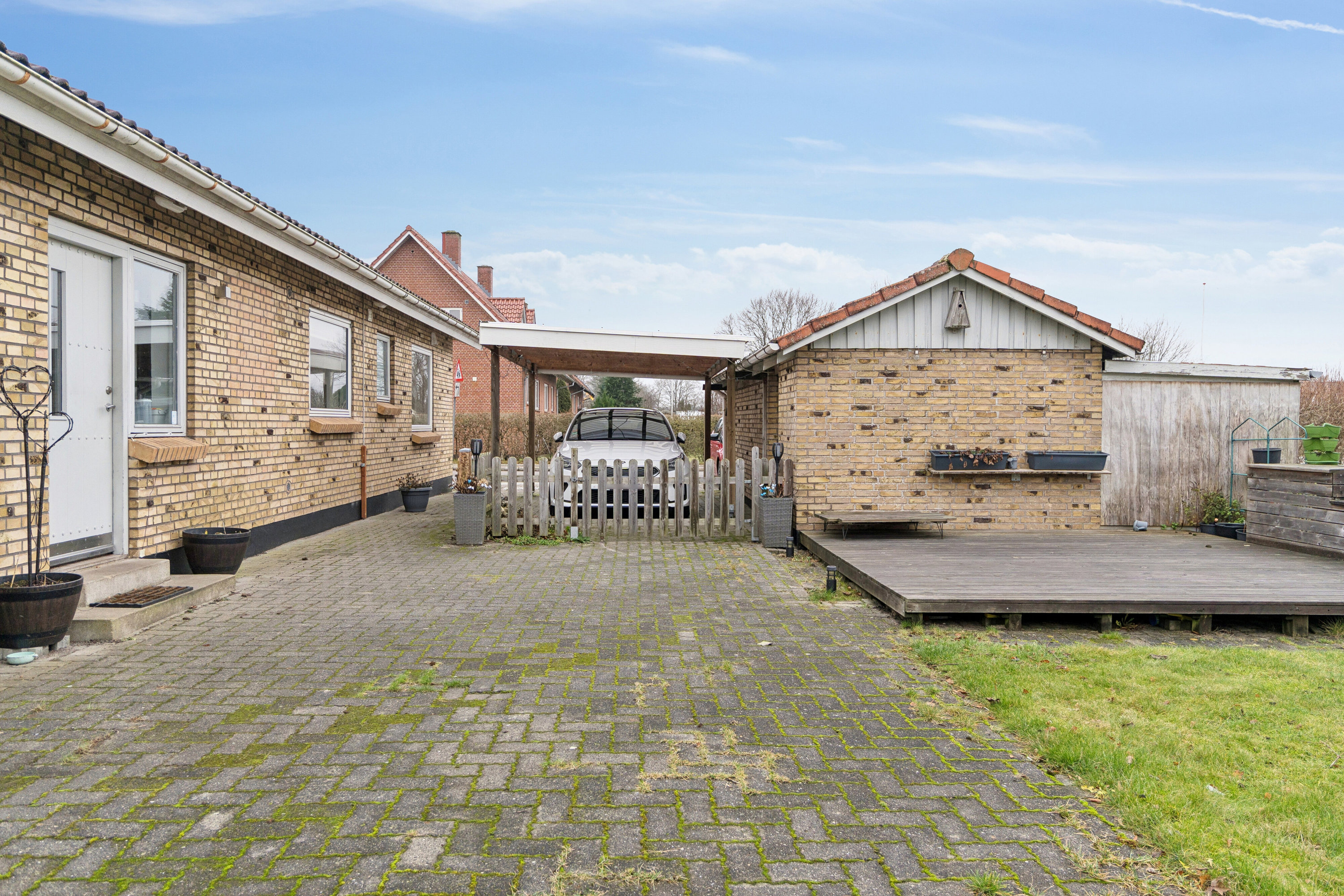 Fremhævet set fra vejen billede i fuldskærmstilstand. Billede af Skolevænget 2, 7430 Ikast