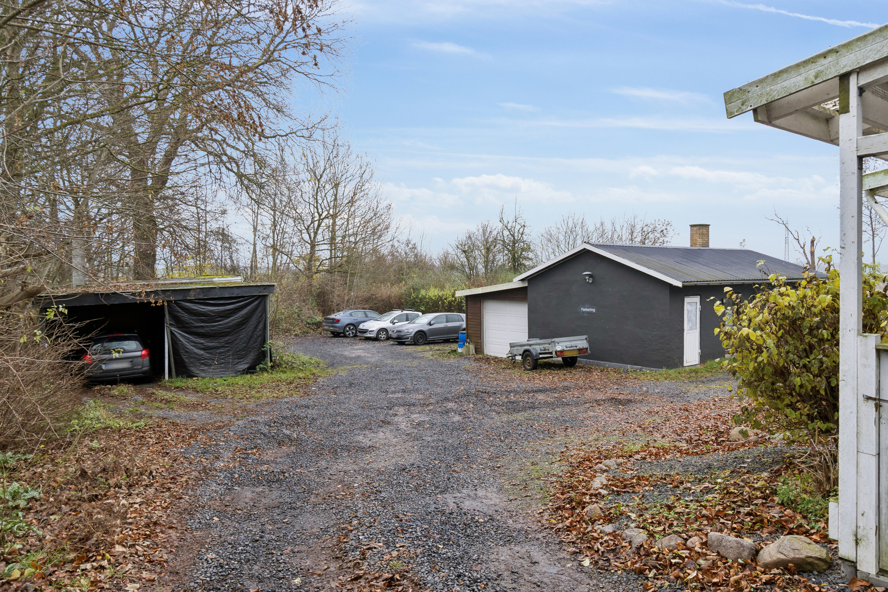 Fremhævet set fra vejen billede i fuldskærmstilstand. Billede af Kalundborgvej 96, 1. tv., Jernbjerg, 4200 Slagelse