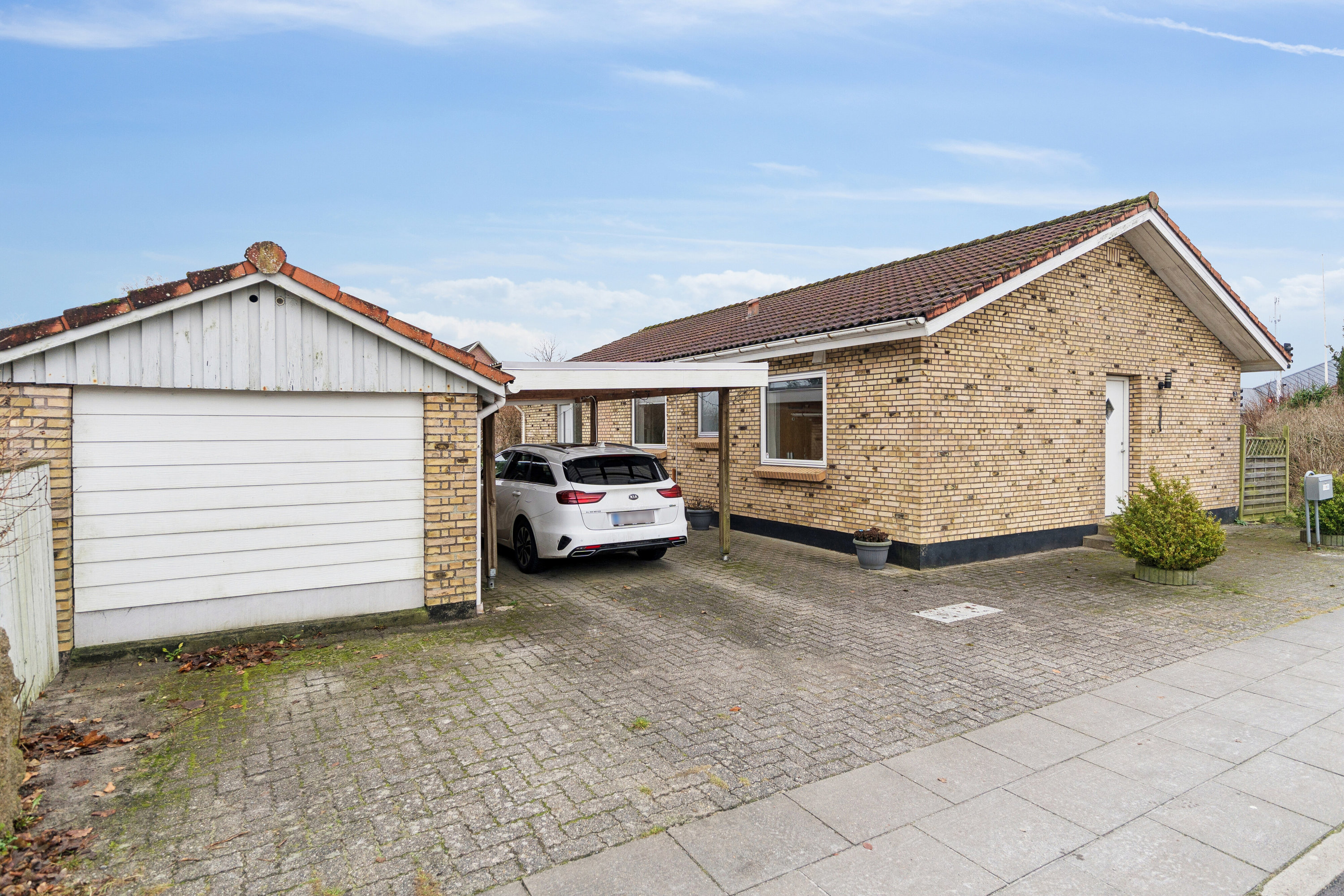 Fremhævet set fra vejen billede i fuldskærmstilstand. Billede af Skolevænget 2, 7430 Ikast