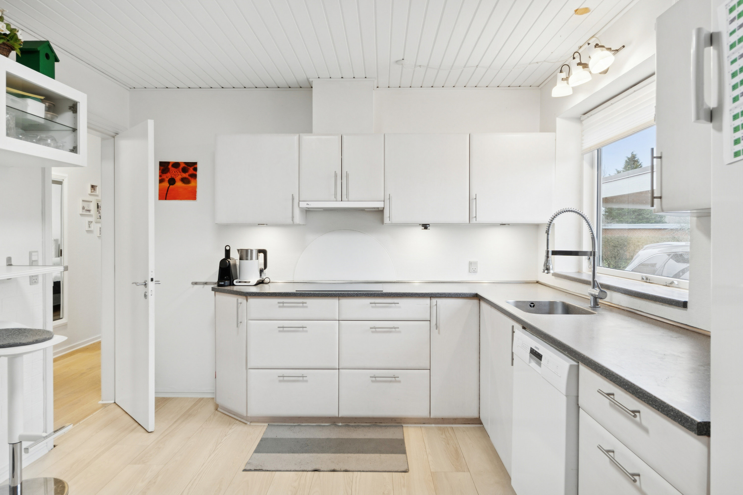 Fremhævet køkken billede i fuldskærmstilstand. Billede af Skolevænget 2, 7430 Ikast