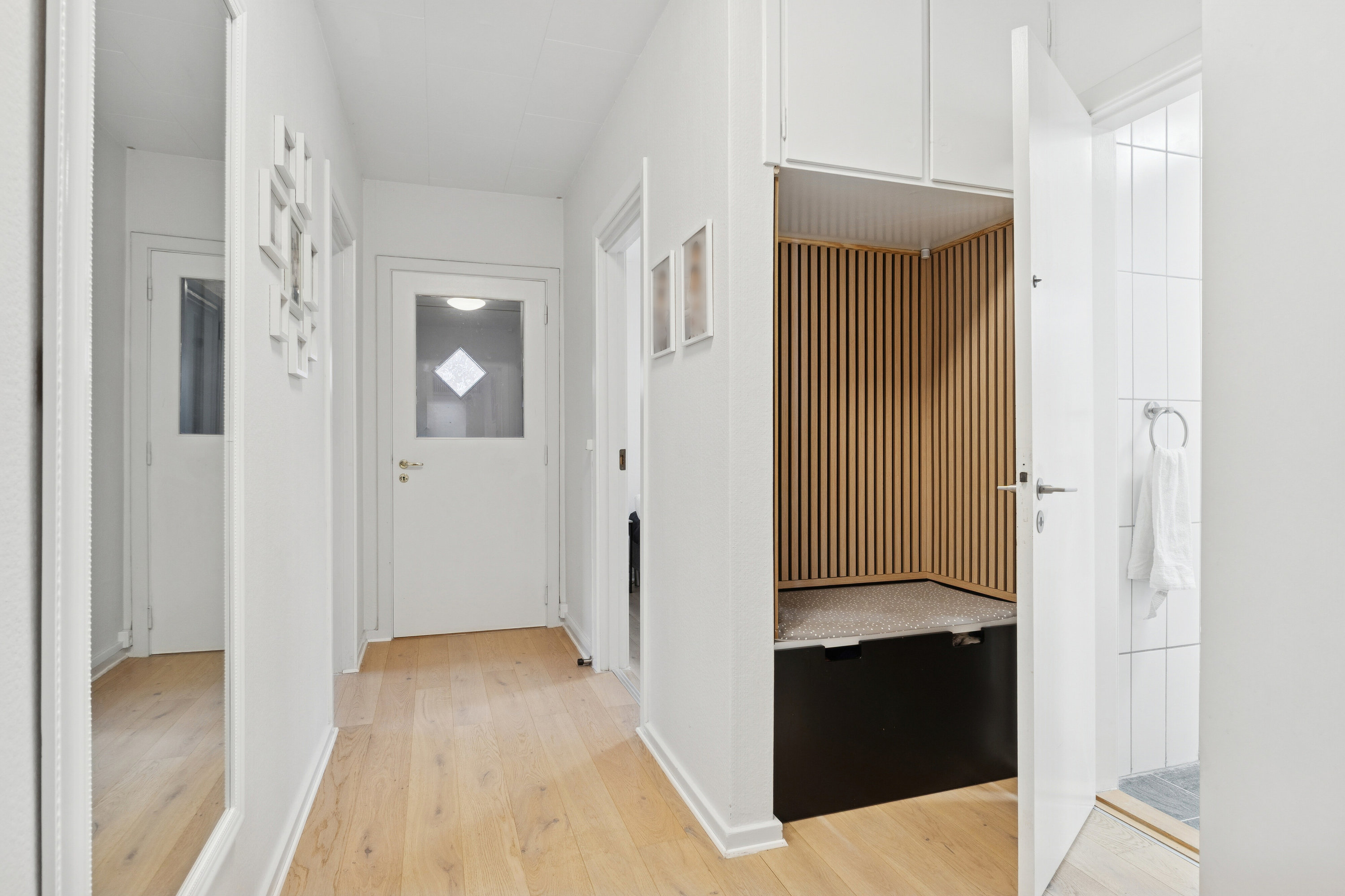 Fremhævet gang billede i fuldskærmstilstand. Billede af Skolevænget 2, 7430 Ikast