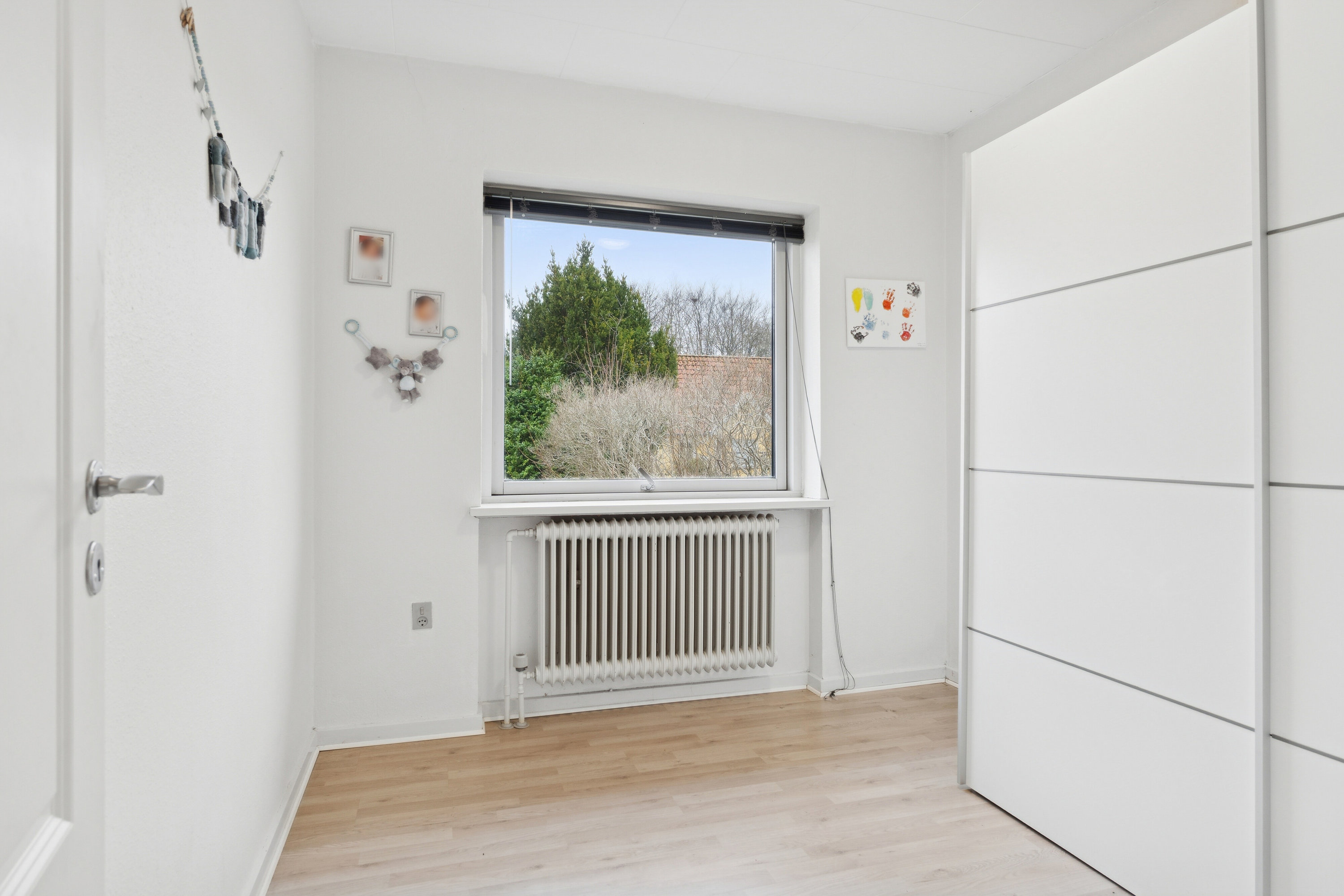 Fremhævet værelse billede i fuldskærmstilstand. Billede af Skolevænget 2, 7430 Ikast