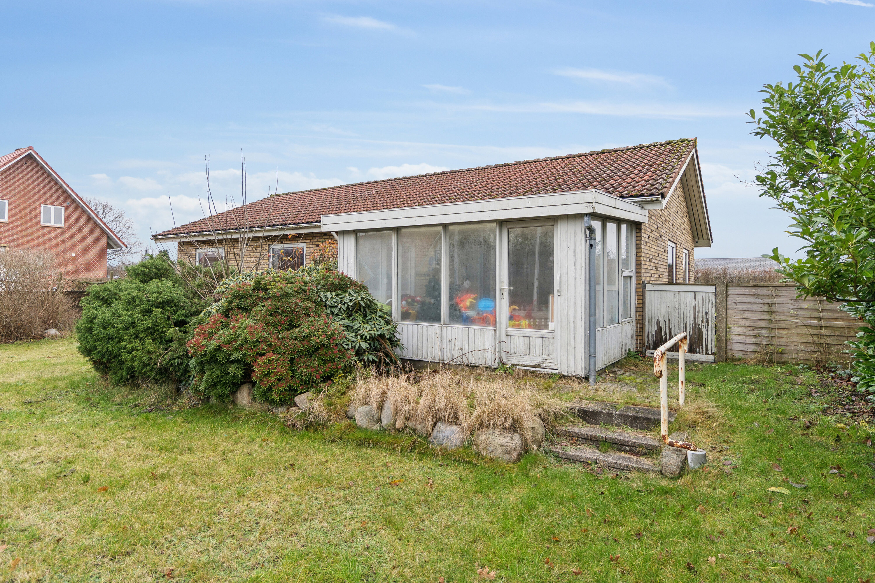 Fremhævet set fra haven billede i fuldskærmstilstand. Billede af Skolevænget 2, 7430 Ikast