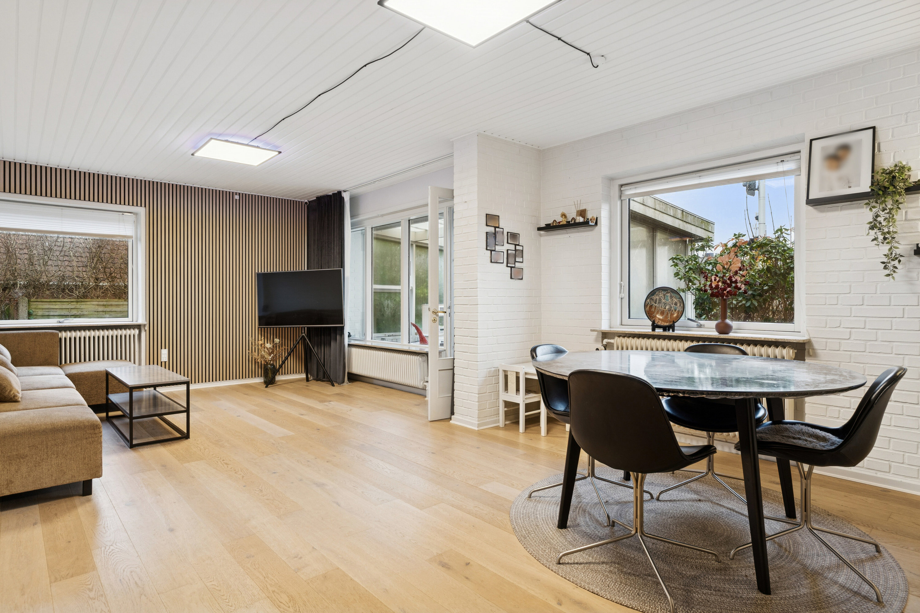 Fremhævet spisestue billede i fuldskærmstilstand. Billede af Skolevænget 2, 7430 Ikast