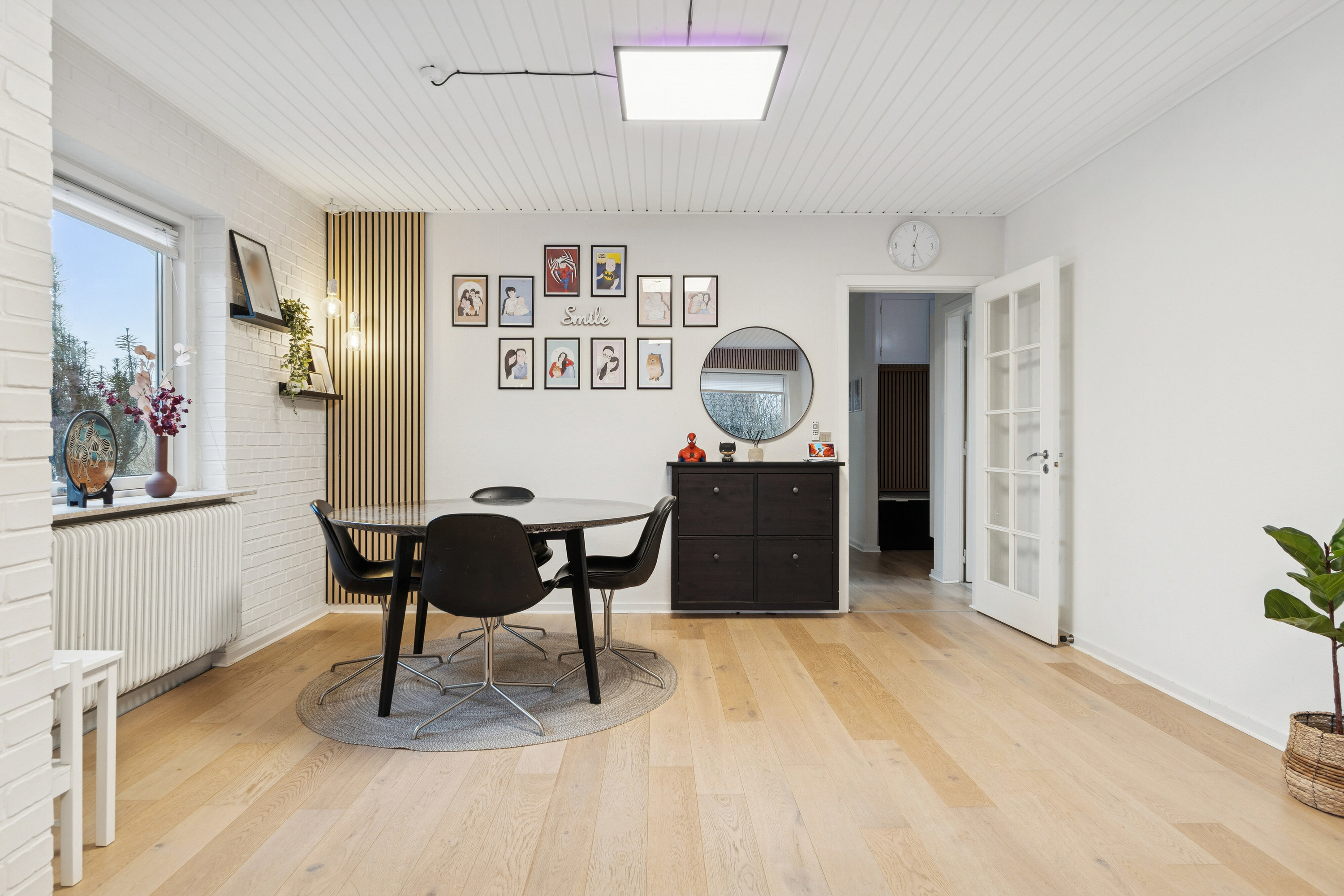 Fremhævet spisestue billede i fuldskærmstilstand. Billede af Skolevænget 2, 7430 Ikast