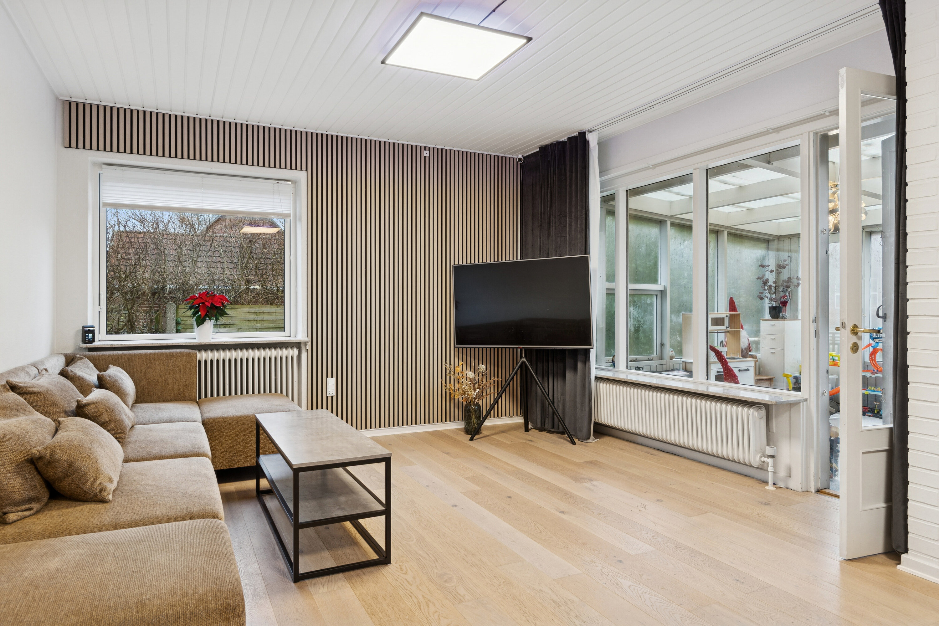 Fremhævet stue billede i fuldskærmstilstand. Billede af Skolevænget 2, 7430 Ikast