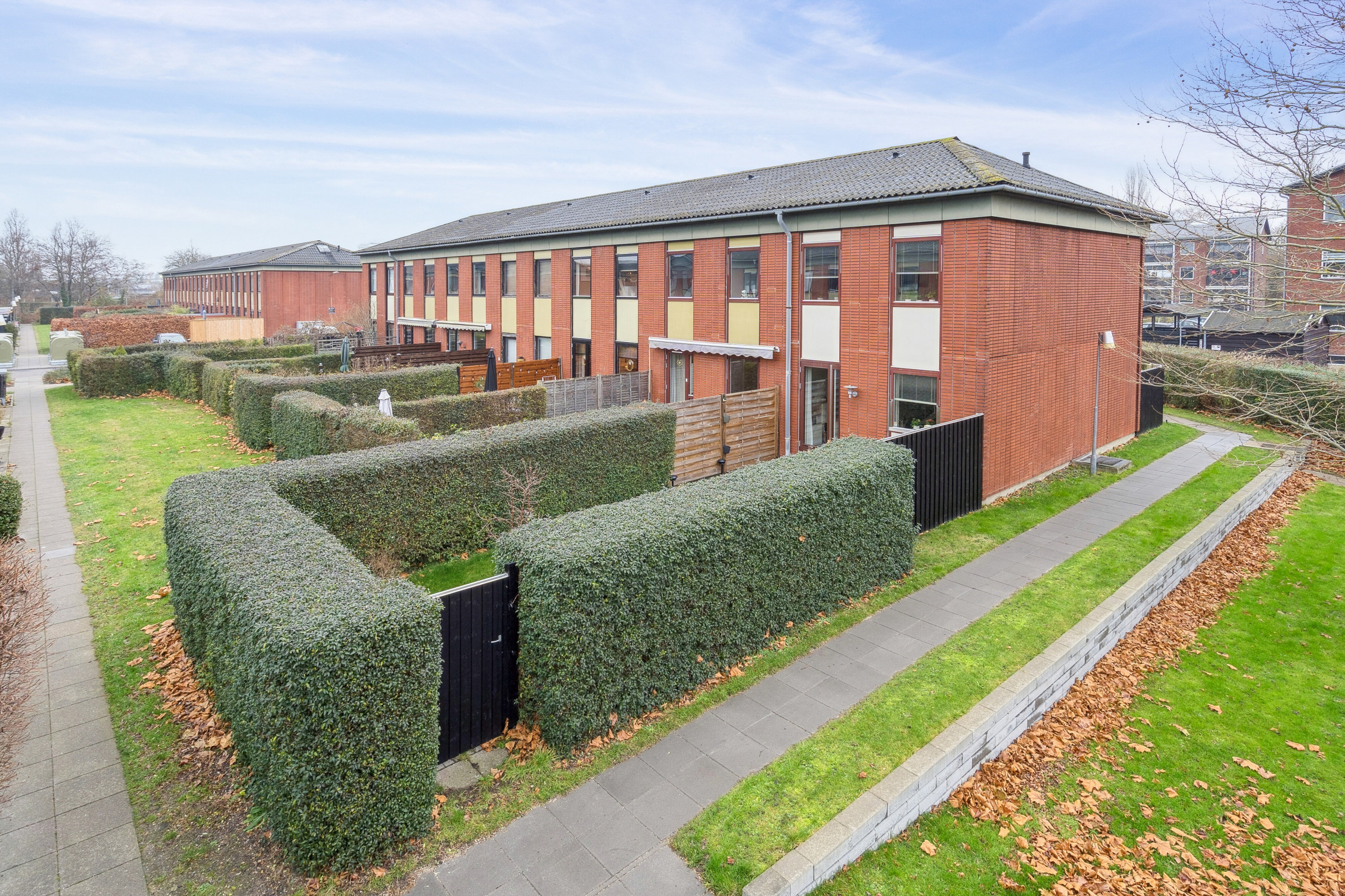 Fremhævet set fra vejen billede i fuldskærmstilstand. Billede af Elmehusene 181, 2600 Glostrup