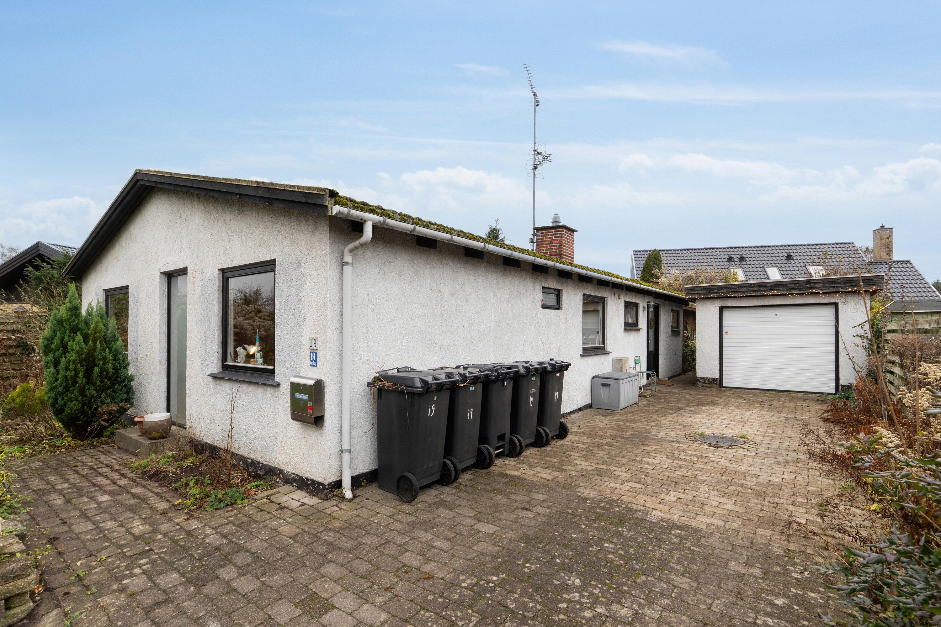 Fremhævet set fra vejen billede i fuldskærmstilstand. Billede af Ved Harrestrup Å 19, 2610 Rødovre