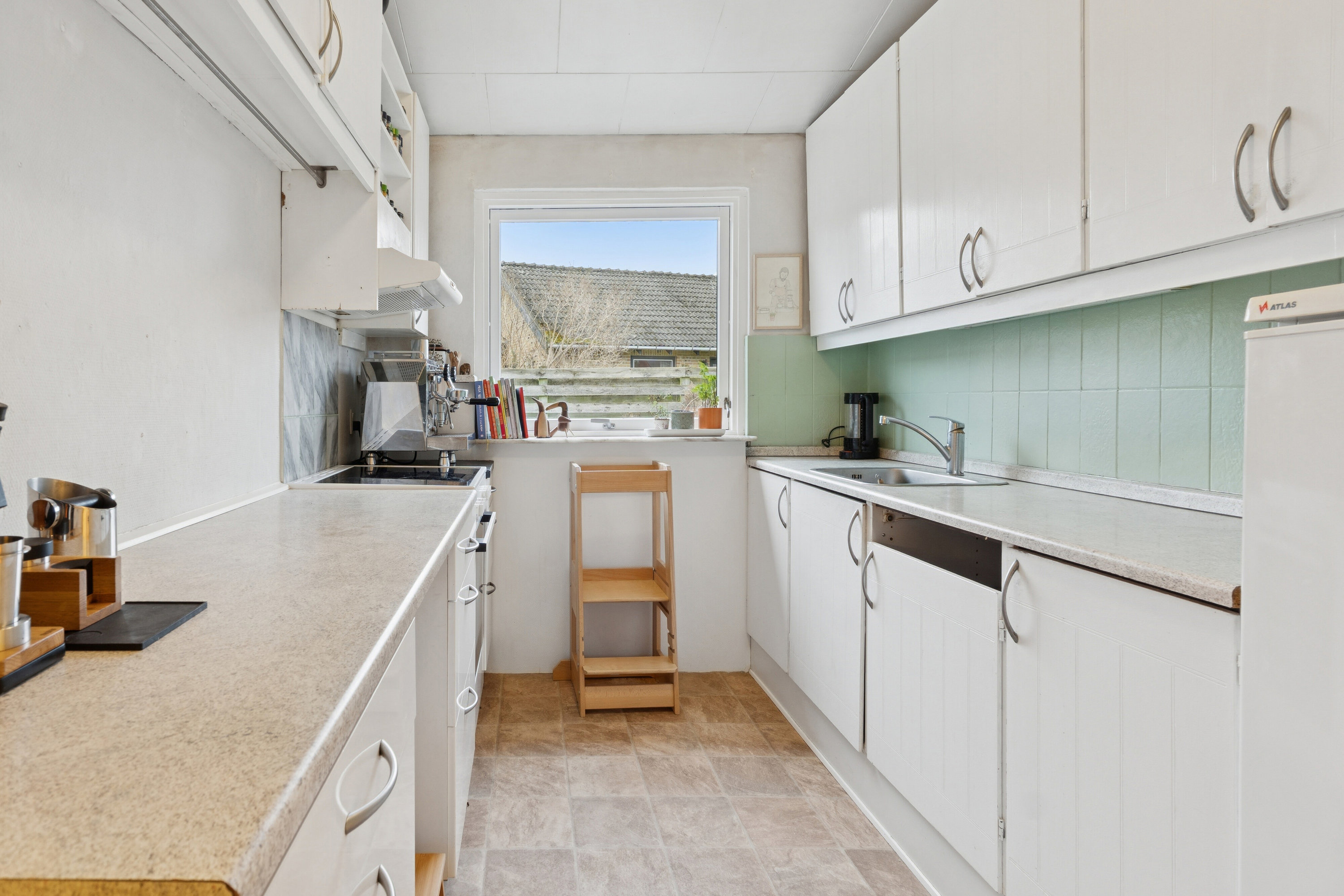 Fremhævet køkken billede i fuldskærmstilstand. Billede af Ved Harrestrup Å 19, 2610 Rødovre