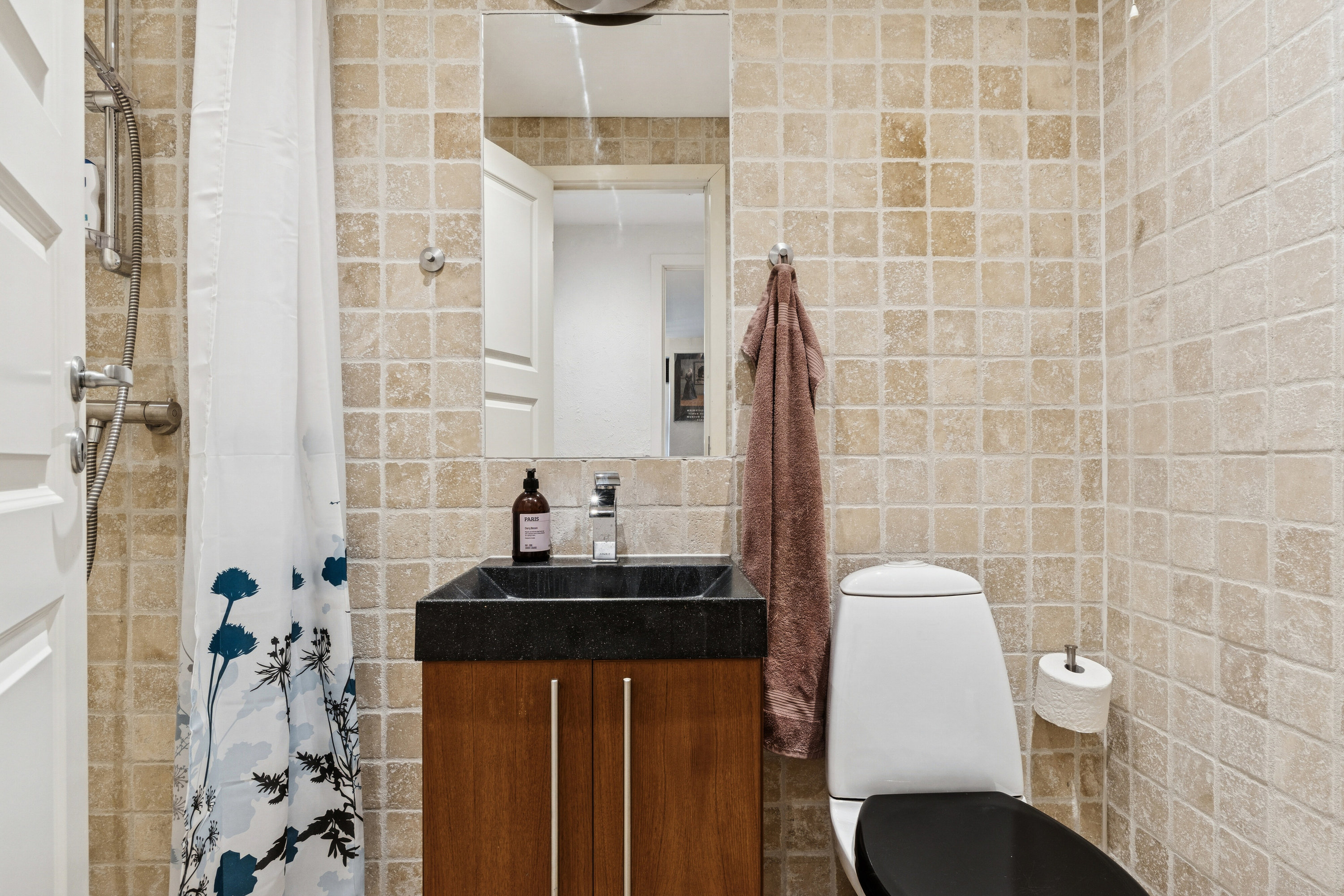 Fremhævet badeværelse billede i fuldskærmstilstand. Billede af Urtehaven 29, 4300 Holbæk