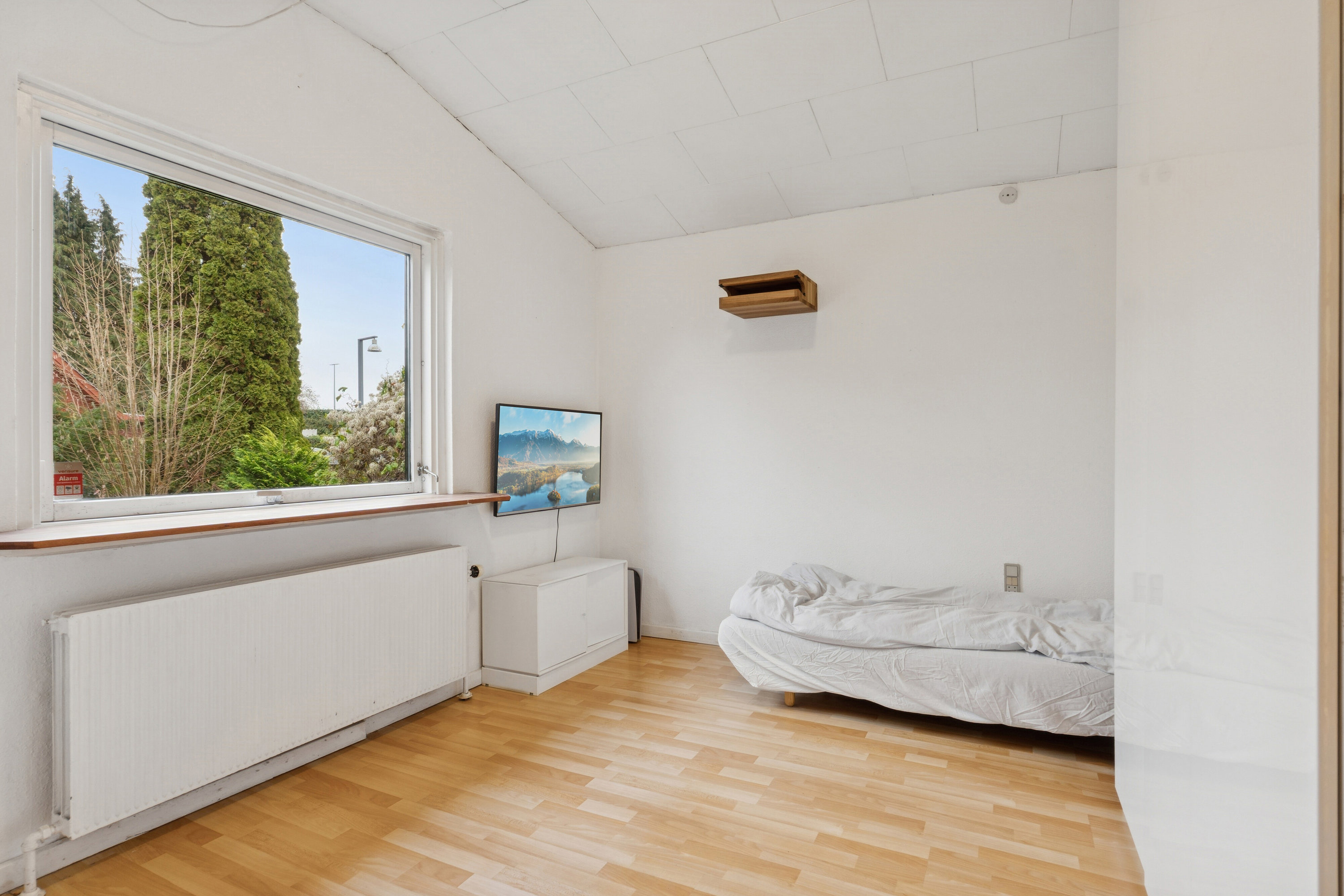 Fremhævet soveværelse billede i fuldskærmstilstand. Billede af Ved Harrestrup Å 19, 2610 Rødovre