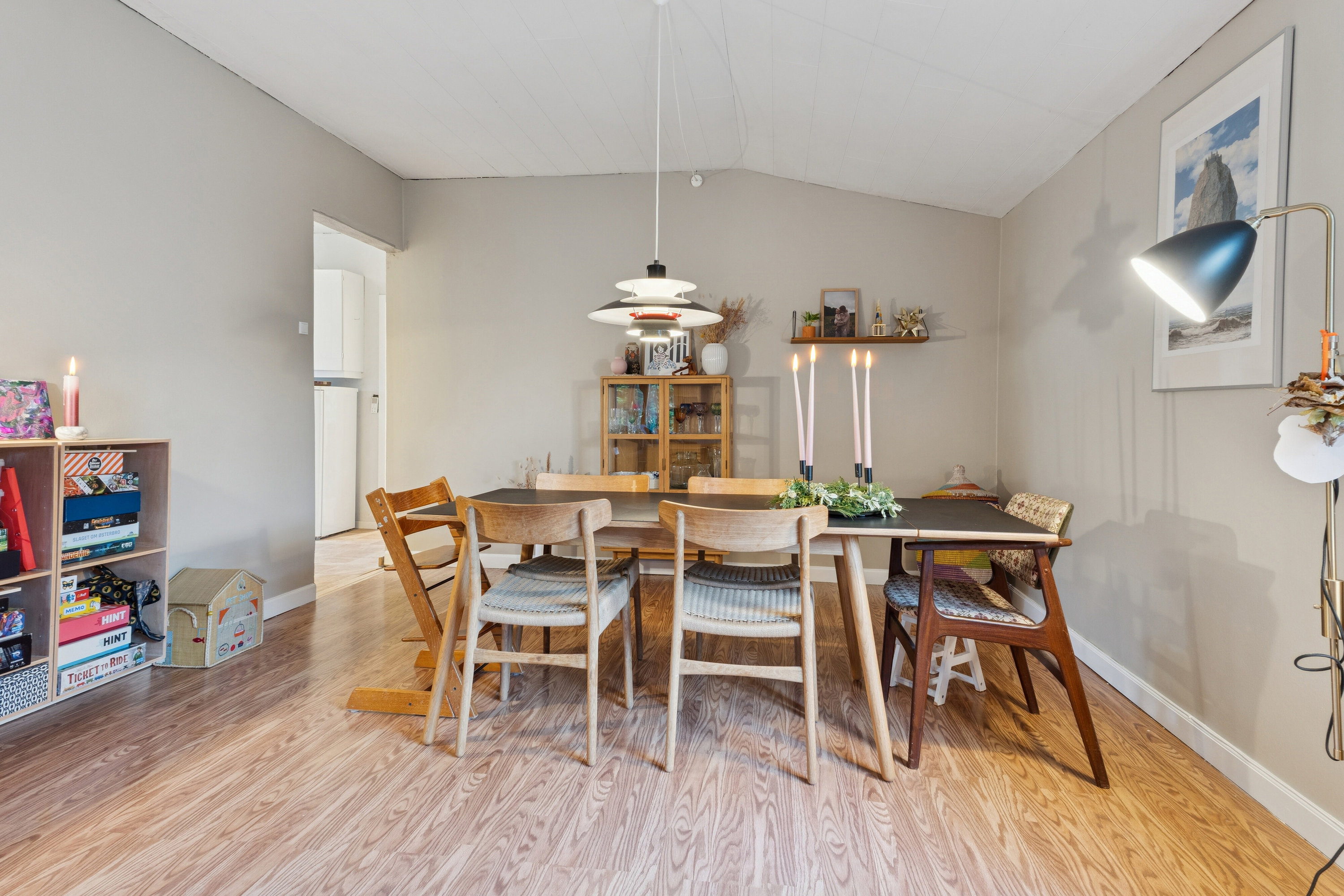 Fremhævet spisestue billede i fuldskærmstilstand. Billede af Ved Harrestrup Å 19, 2610 Rødovre