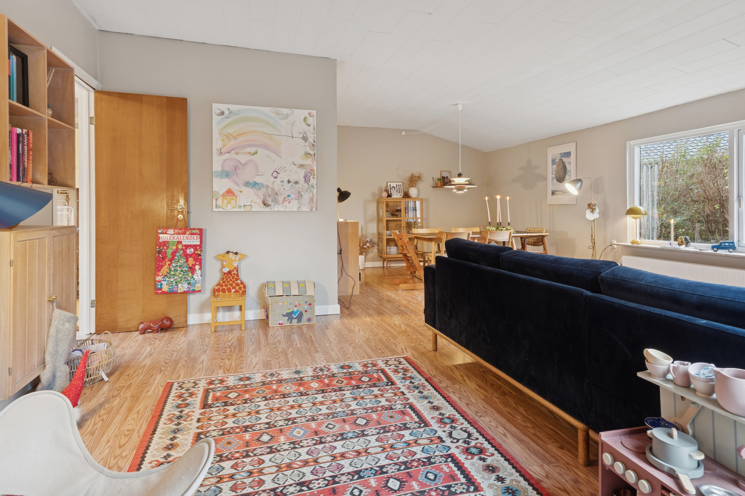 Fremhævet stue billede i fuldskærmstilstand. Billede af Ved Harrestrup Å 19, 2610 Rødovre