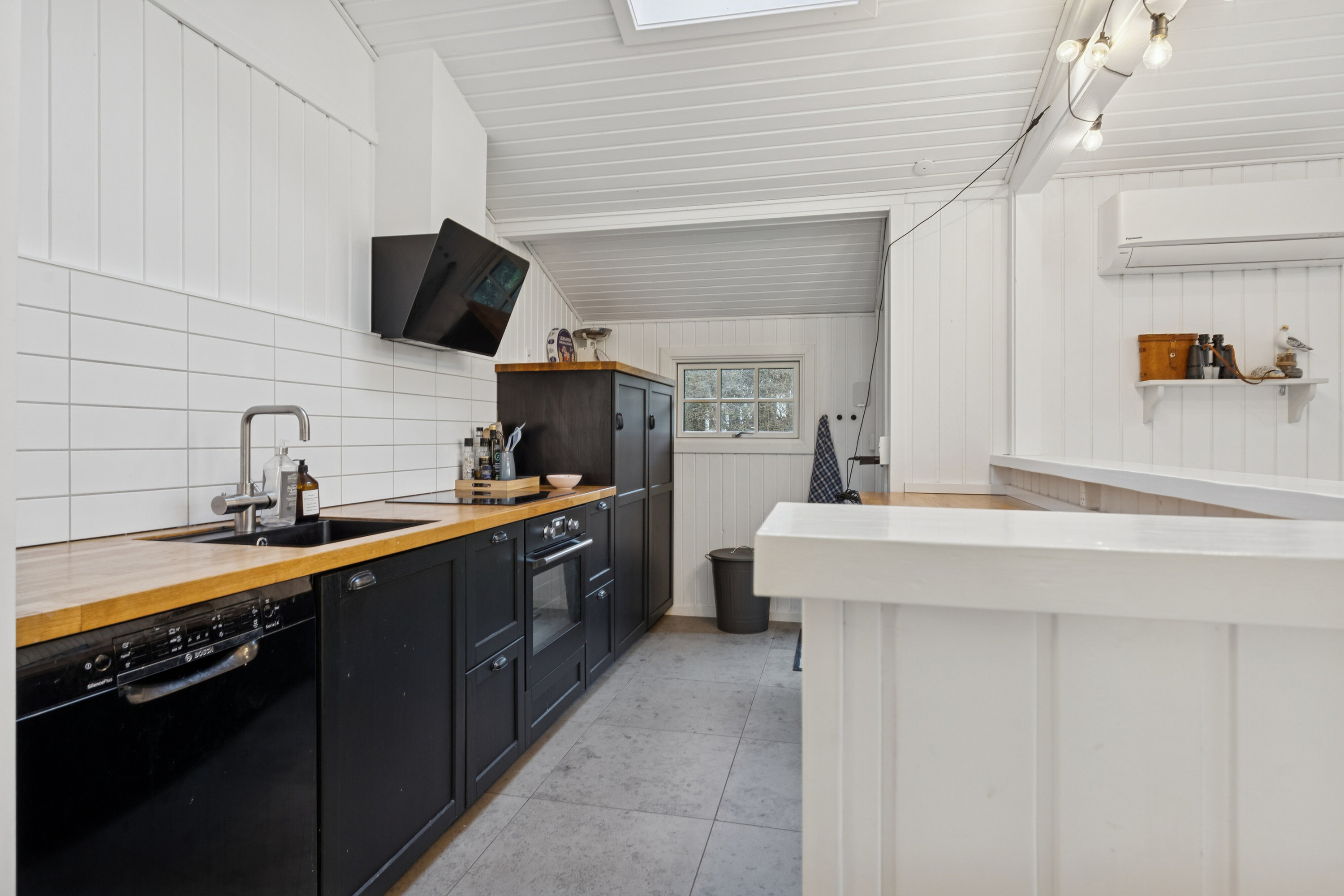 Fremhævet køkken billede i fuldskærmstilstand. Billede af Lerager 12, 3250 Gilleleje