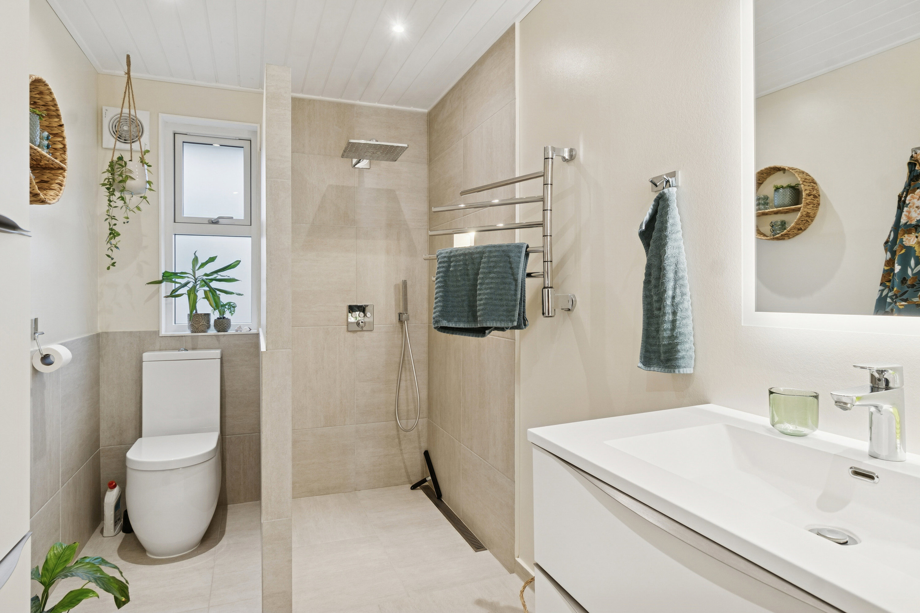 Fremhævet badeværelse billede i fuldskærmstilstand. Billede af Hjorthøj 42, 4400 Kalundborg