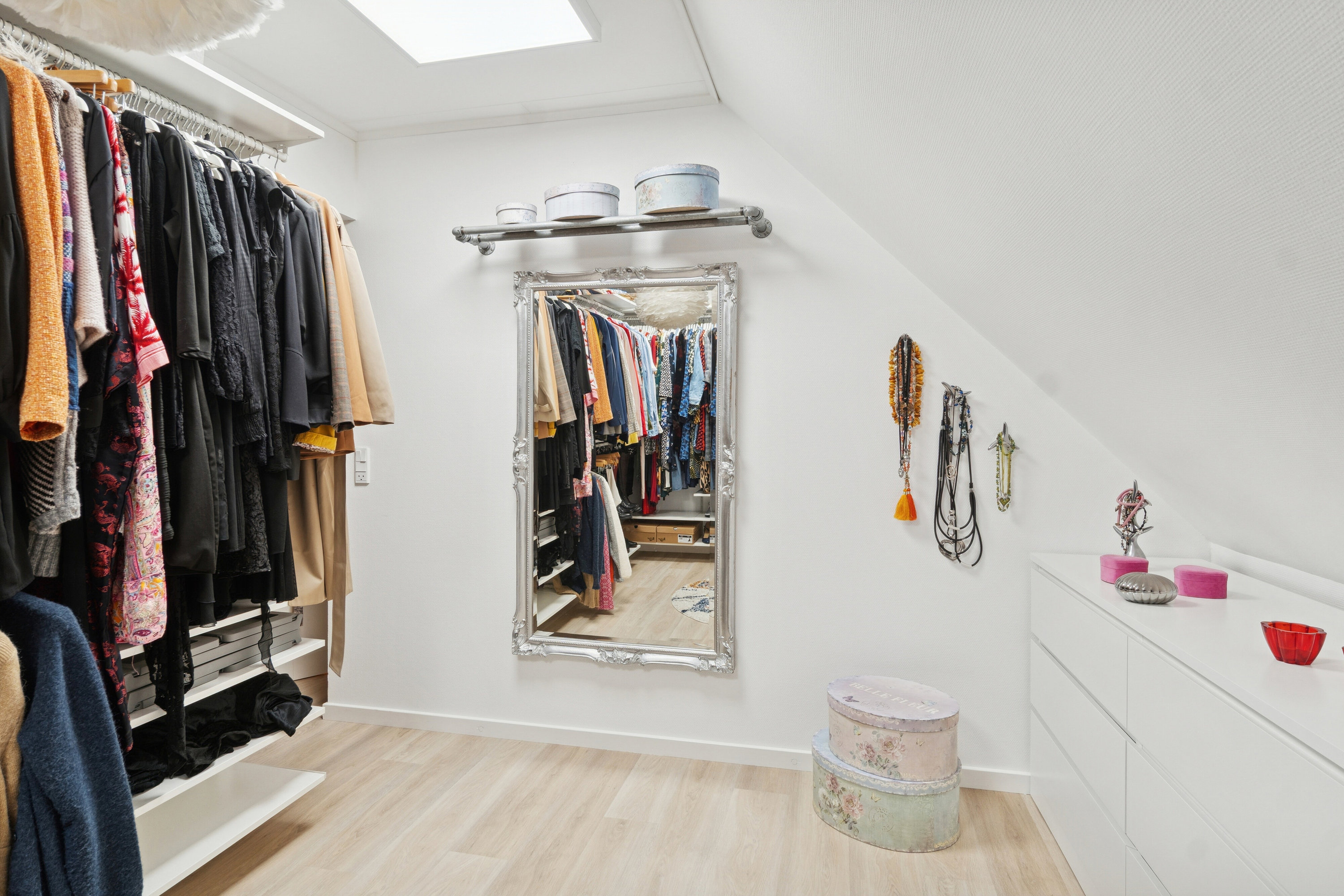 Fremhævet indendørs billede i fuldskærmstilstand. Billede af Hjorthøj 42, 4400 Kalundborg