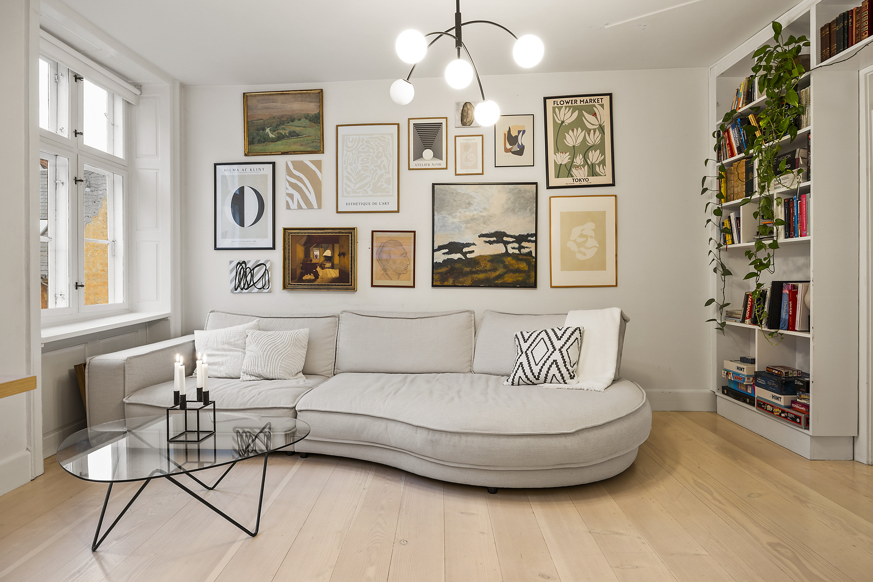 Fremhævet stue billede i fuldskærmstilstand. Billede af Fiolstræde 28A, 2. th., 1171 København K