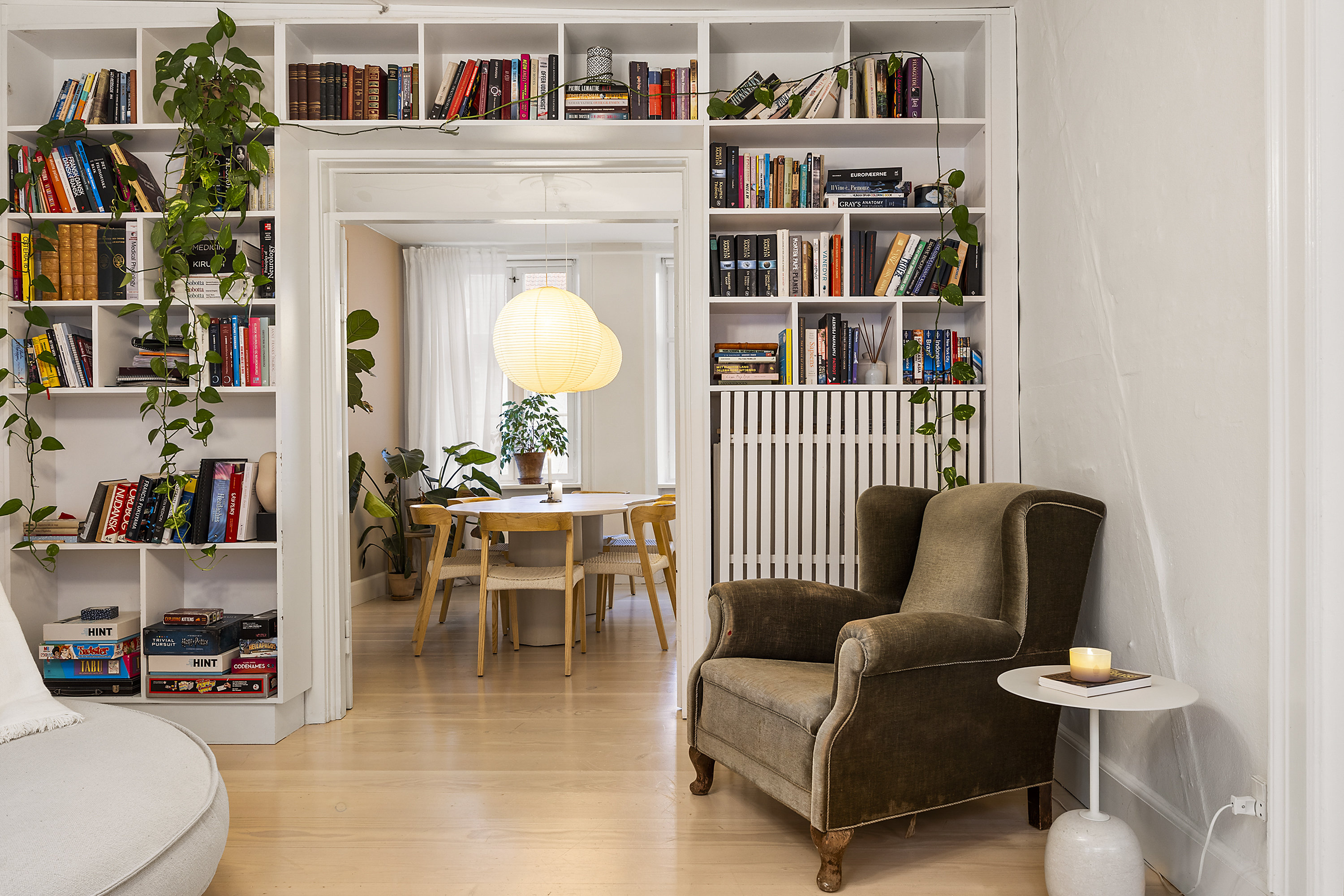 Fremhævet stue billede i fuldskærmstilstand. Billede af Fiolstræde 28A, 2. th., 1171 København K