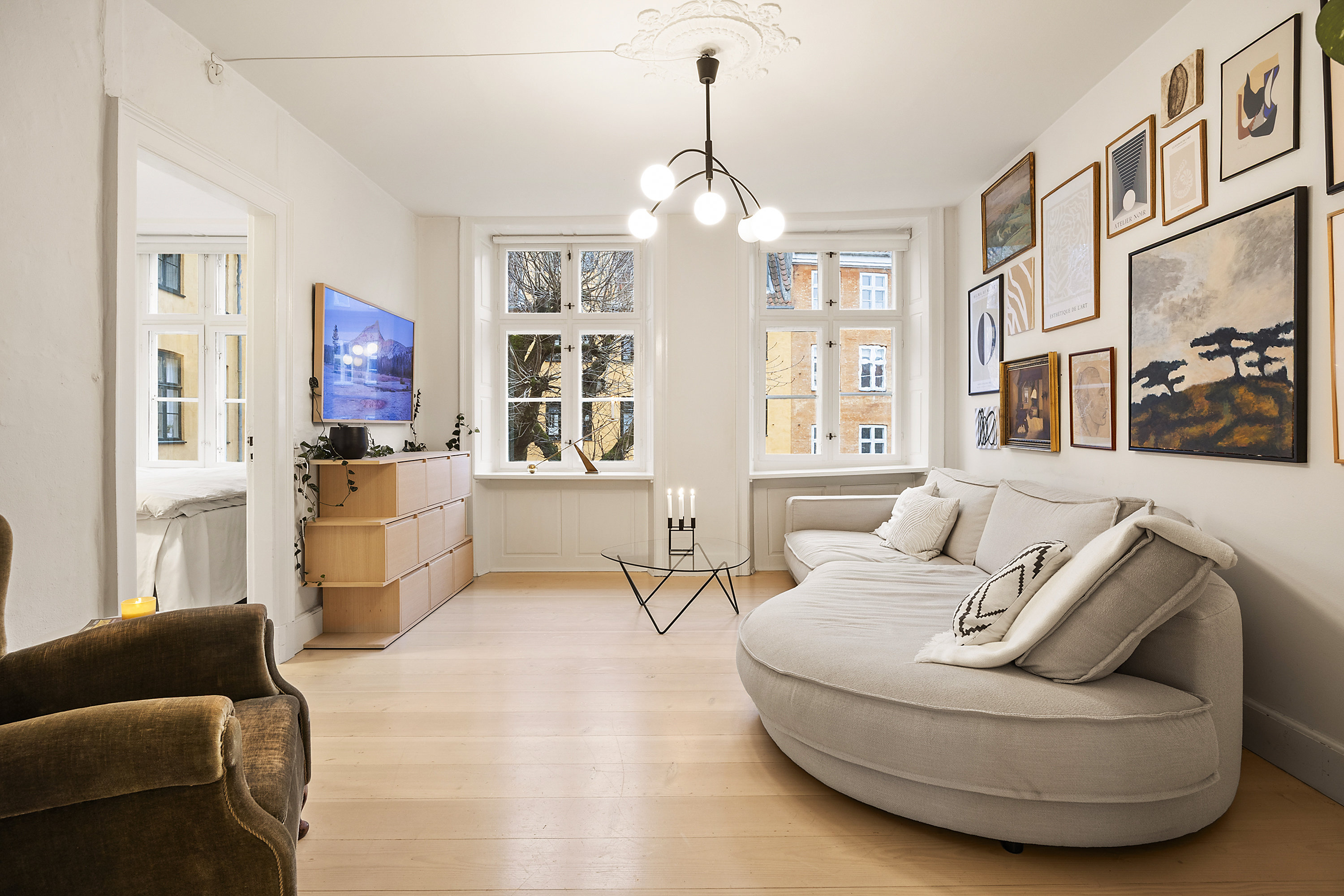 Fremhævet stue billede i fuldskærmstilstand. Billede af Fiolstræde 28A, 2. th., 1171 København K