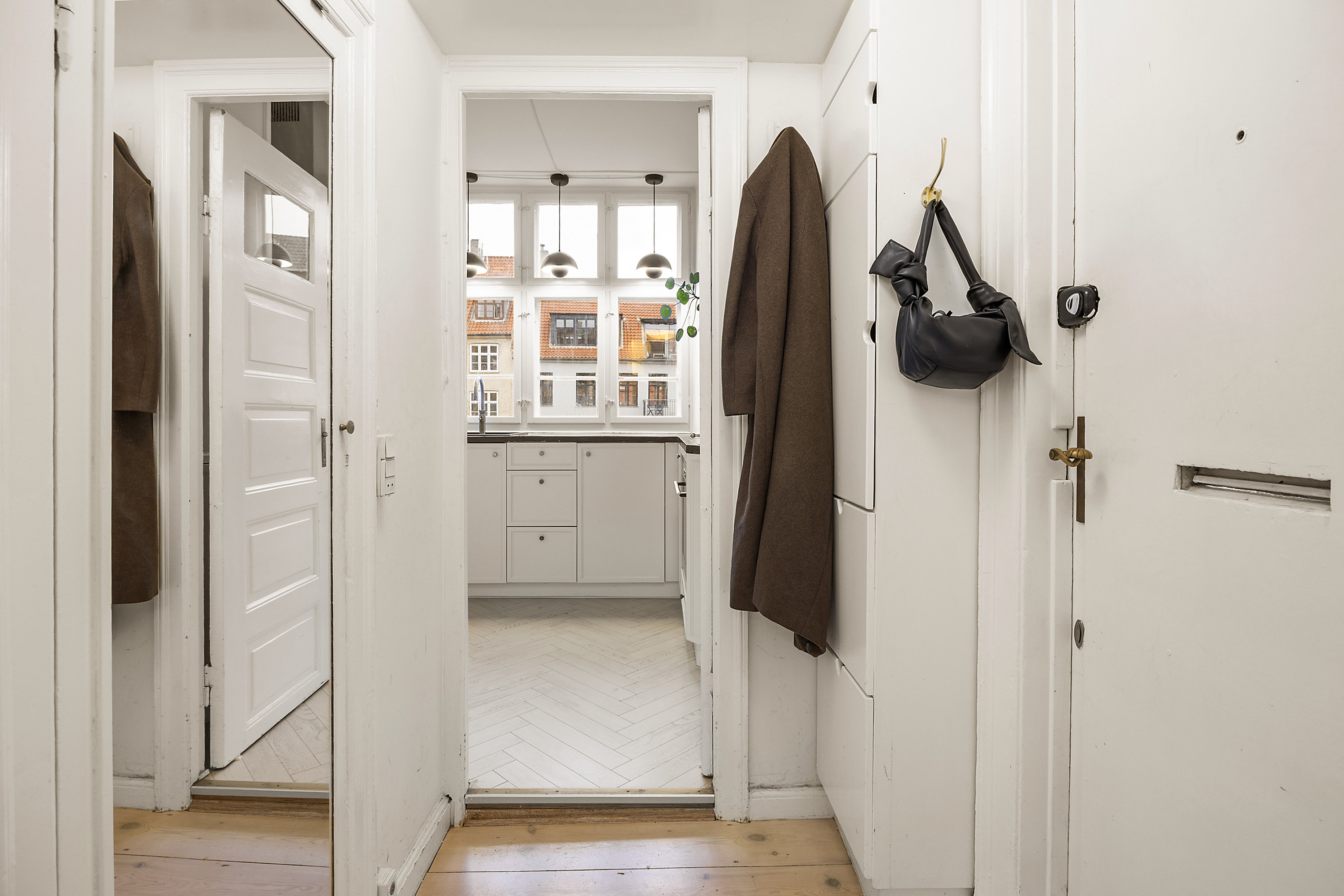 Fremhævet entré billede i fuldskærmstilstand. Billede af Fiolstræde 28A, 2. th., 1171 København K