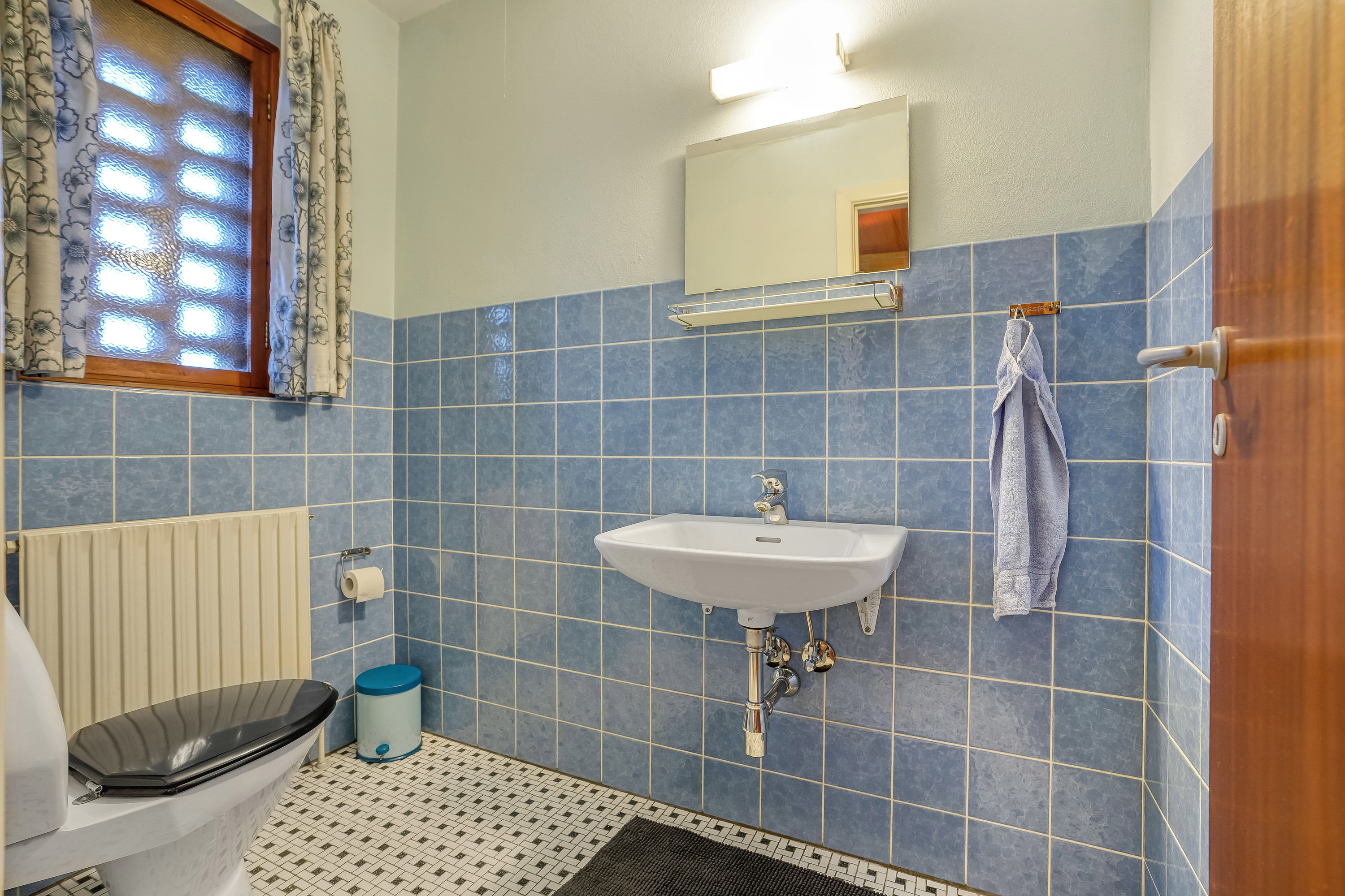 Fremhævet toilet billede i fuldskærmstilstand. Billede af Bakkedraget 6, 7300 Jelling