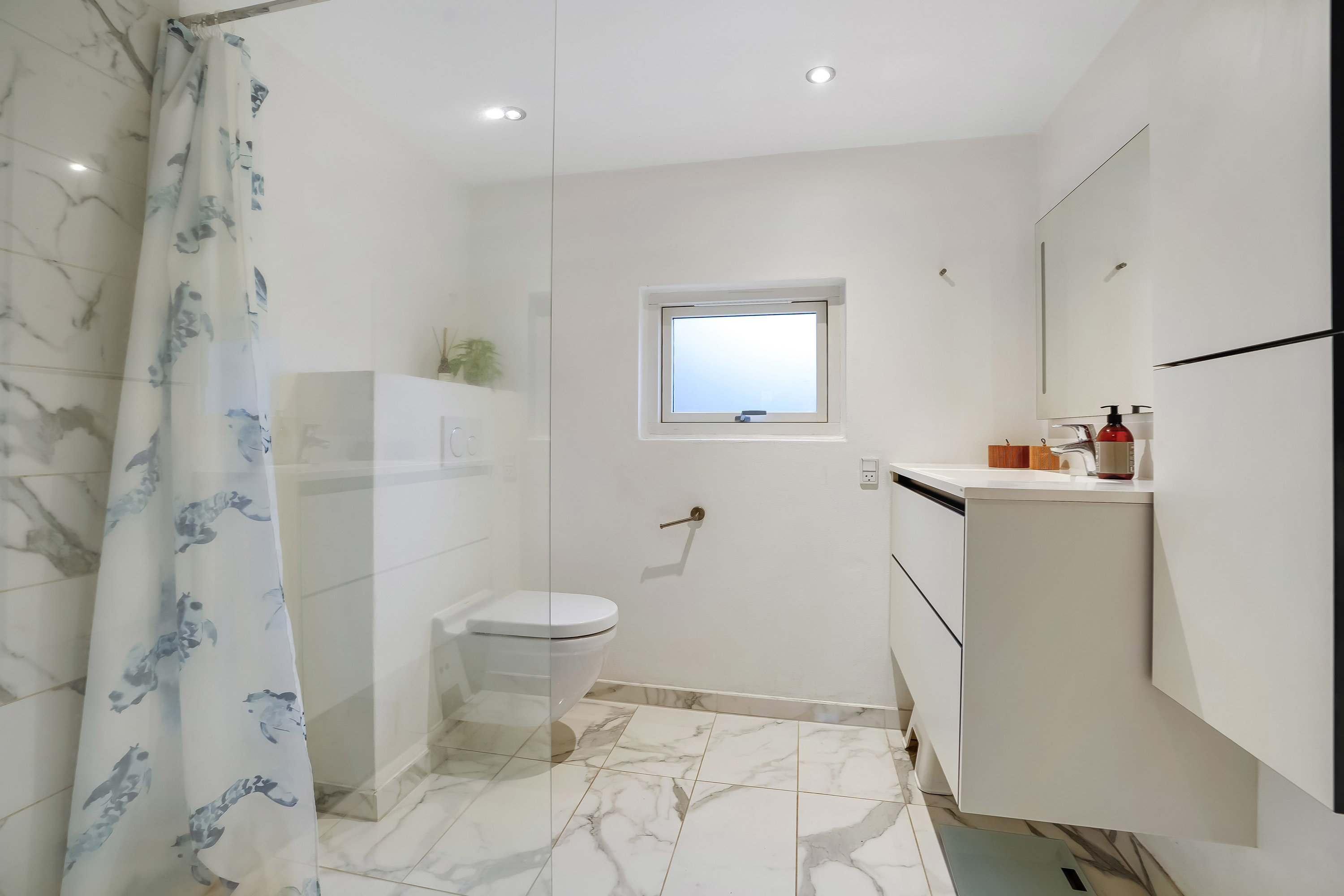 Fremhævet toilet billede i fuldskærmstilstand. Billede af Nørregade 14, 8740 Brædstrup