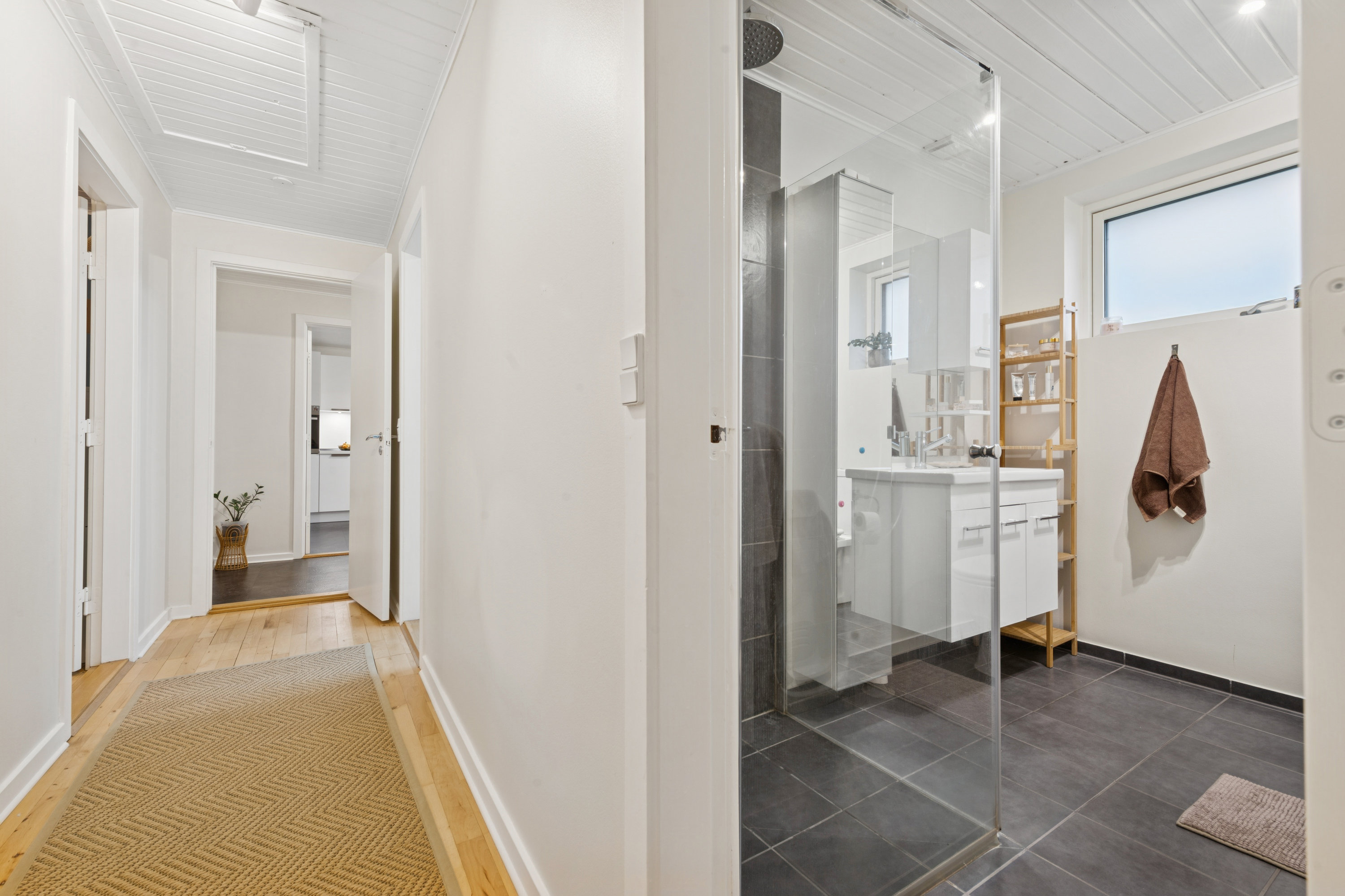 Fremhævet gang billede i fuldskærmstilstand. Billede af Højager 84, 2670 Greve