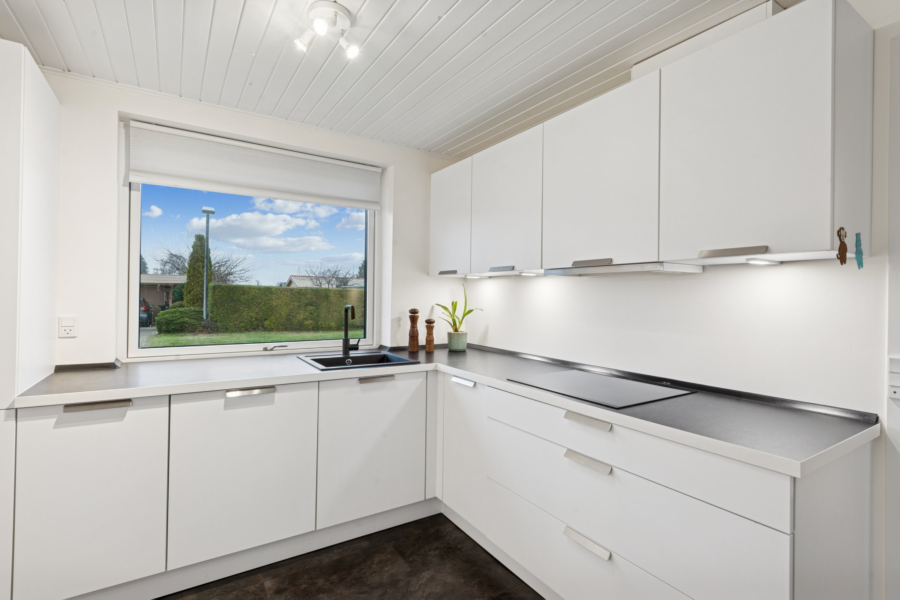 Fremhævet køkken billede i fuldskærmstilstand. Billede af Højager 84, 2670 Greve