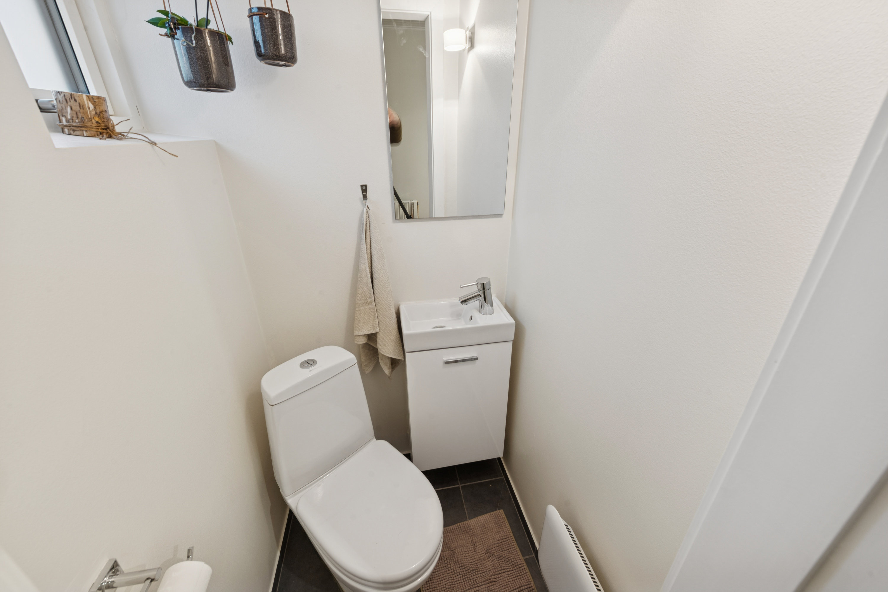 Fremhævet badeværelse billede i fuldskærmstilstand. Billede af Højager 84, 2670 Greve