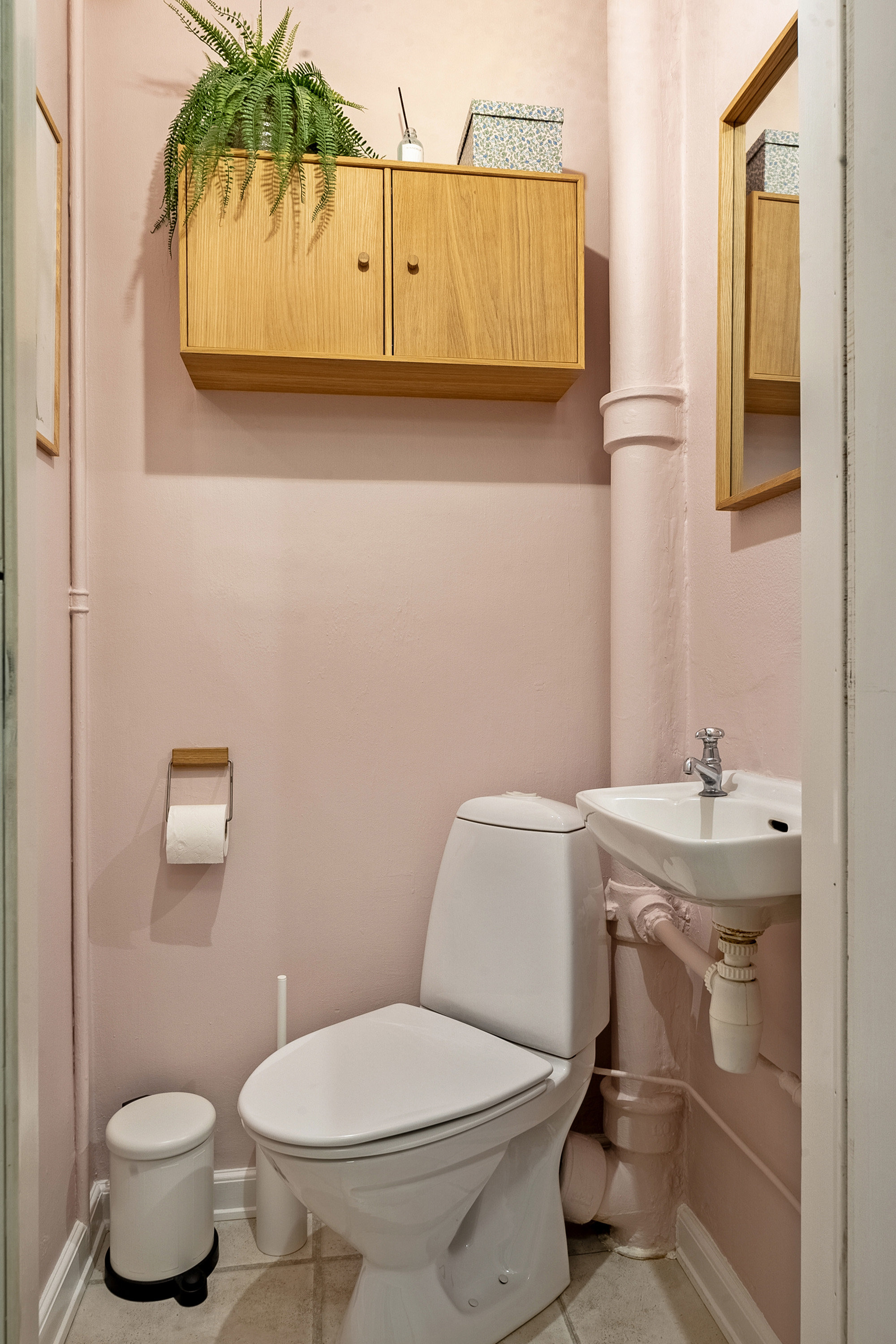 Fremhævet toilet billede i fuldskærmstilstand. Billede af Sdr. Boulevard 228, 1., 5000 Odense C