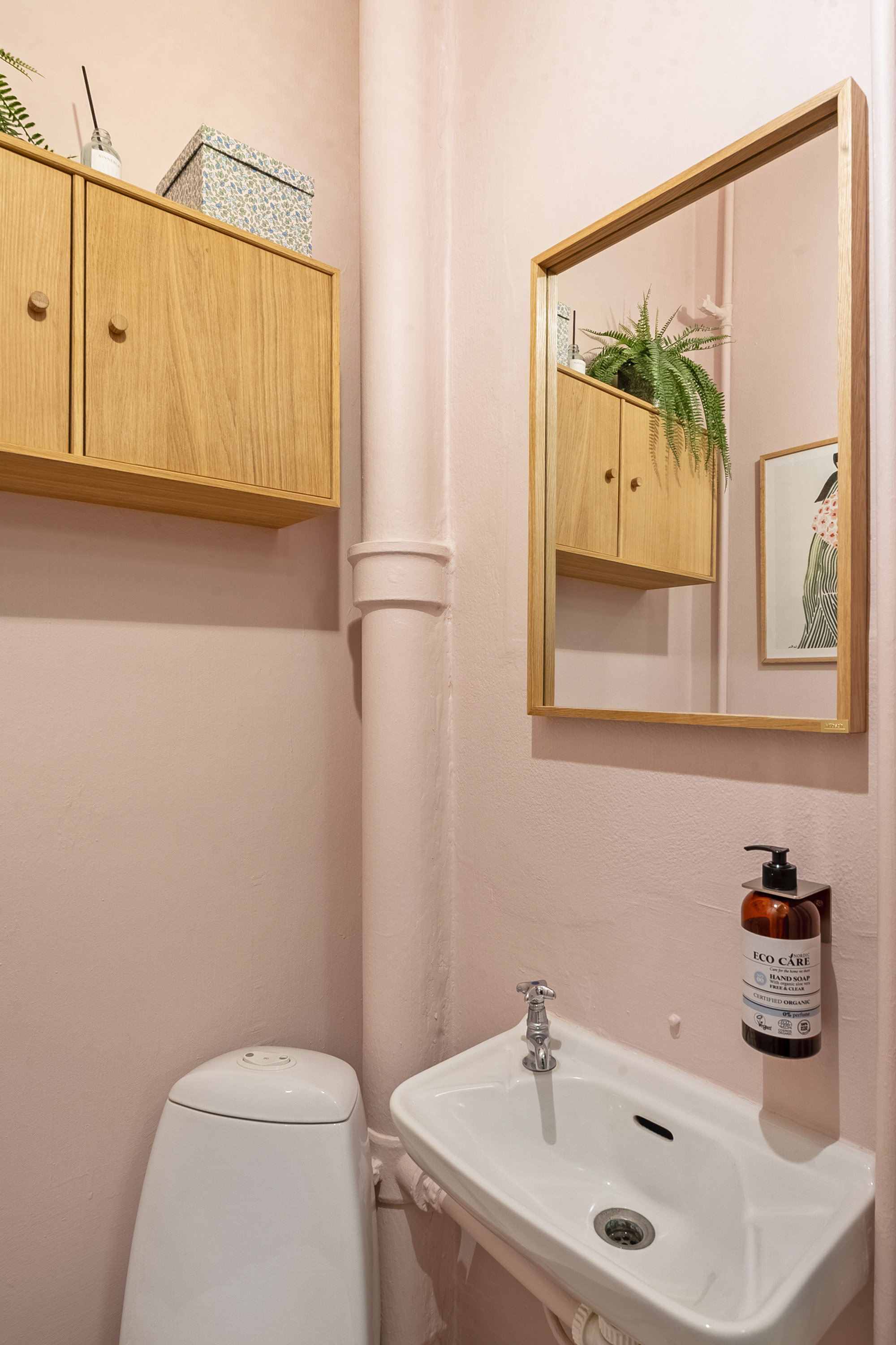 Fremhævet toilet billede i fuldskærmstilstand. Billede af Sdr. Boulevard 228, 1., 5000 Odense C