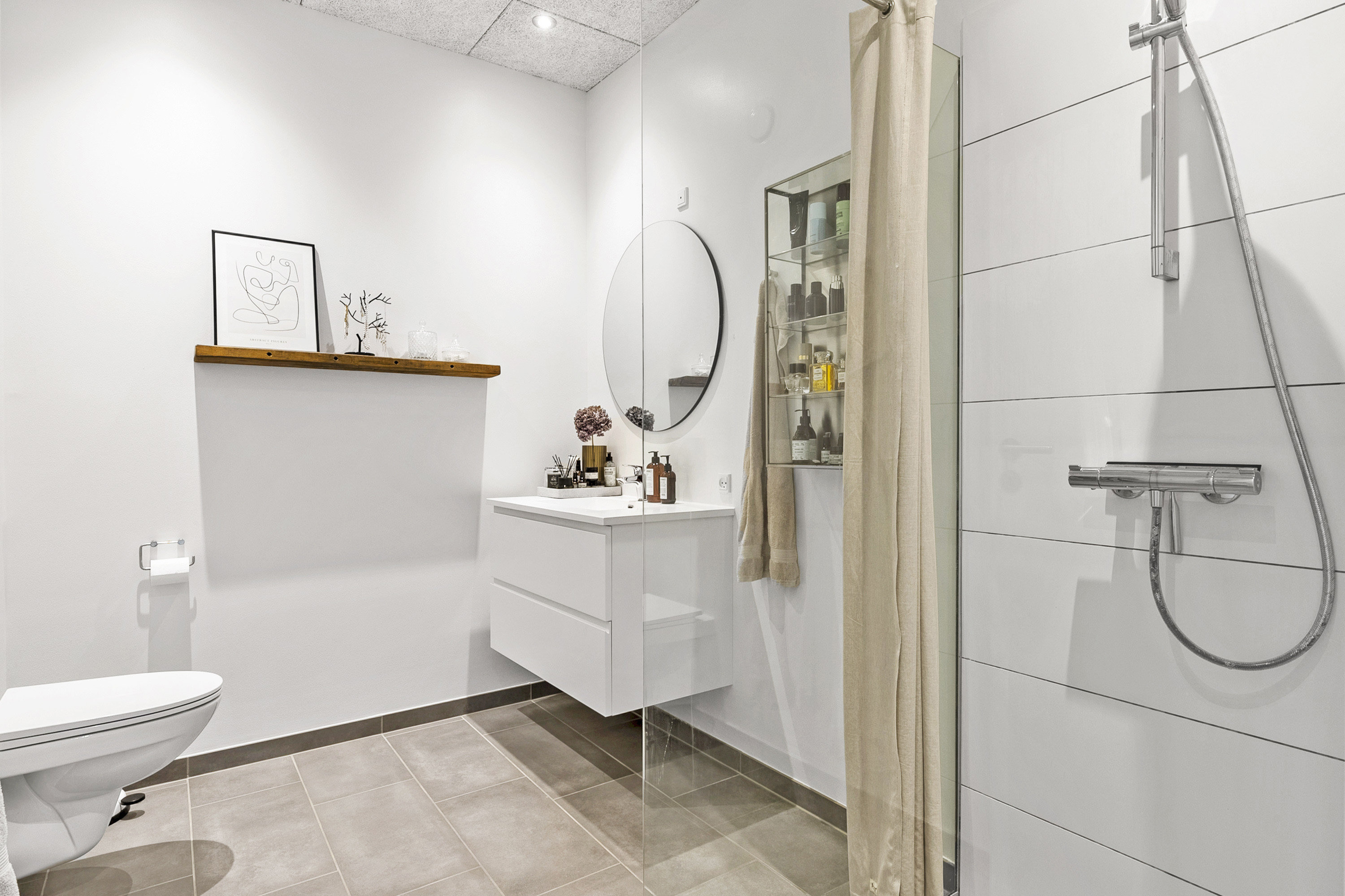 Fremhævet badeværelse billede i fuldskærmstilstand. Billede af Østergårds Alle 66, 8362 Hørning