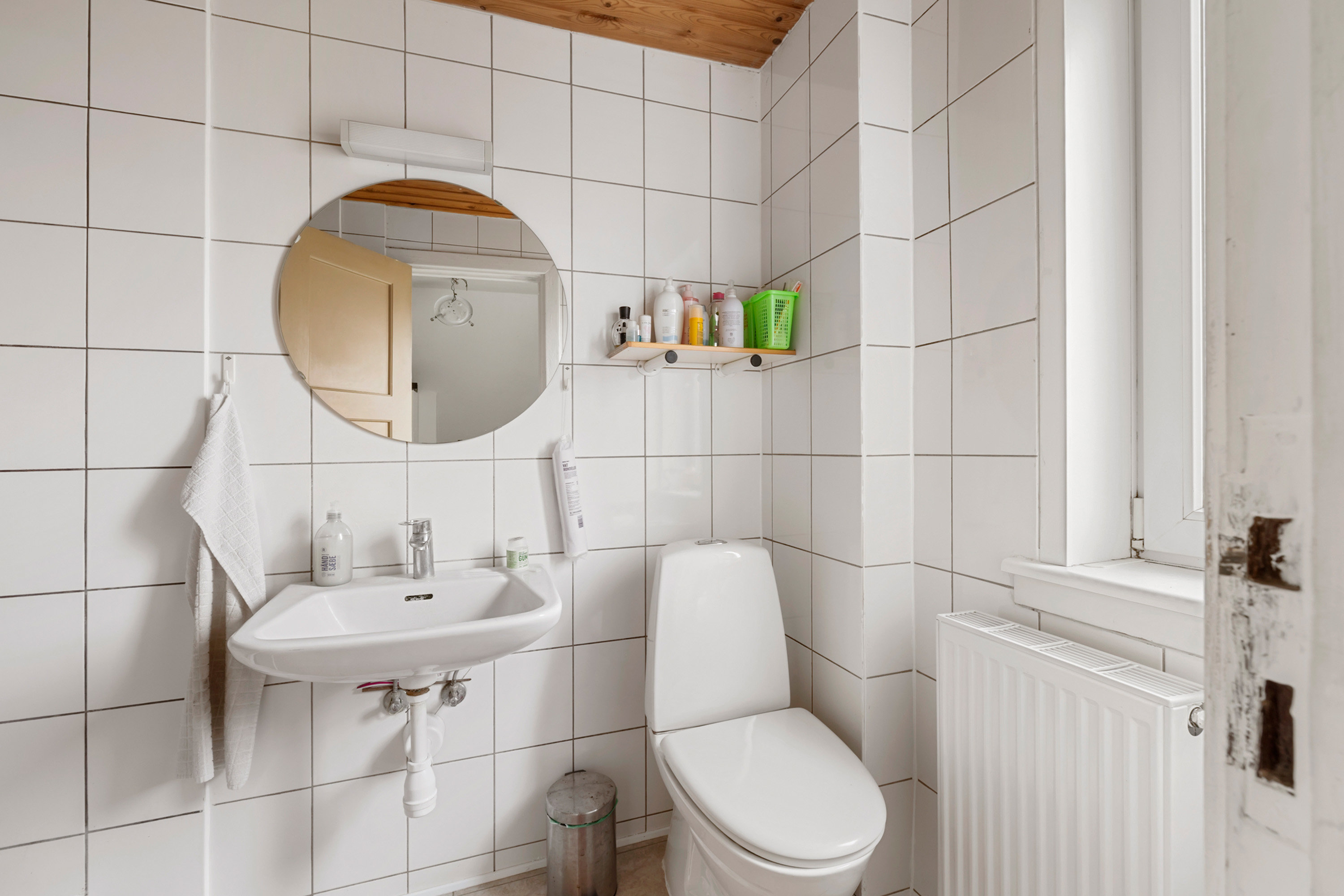 Fremhævet badeværelse billede i fuldskærmstilstand. Billede af Møllevænget 19, 9870 Sindal